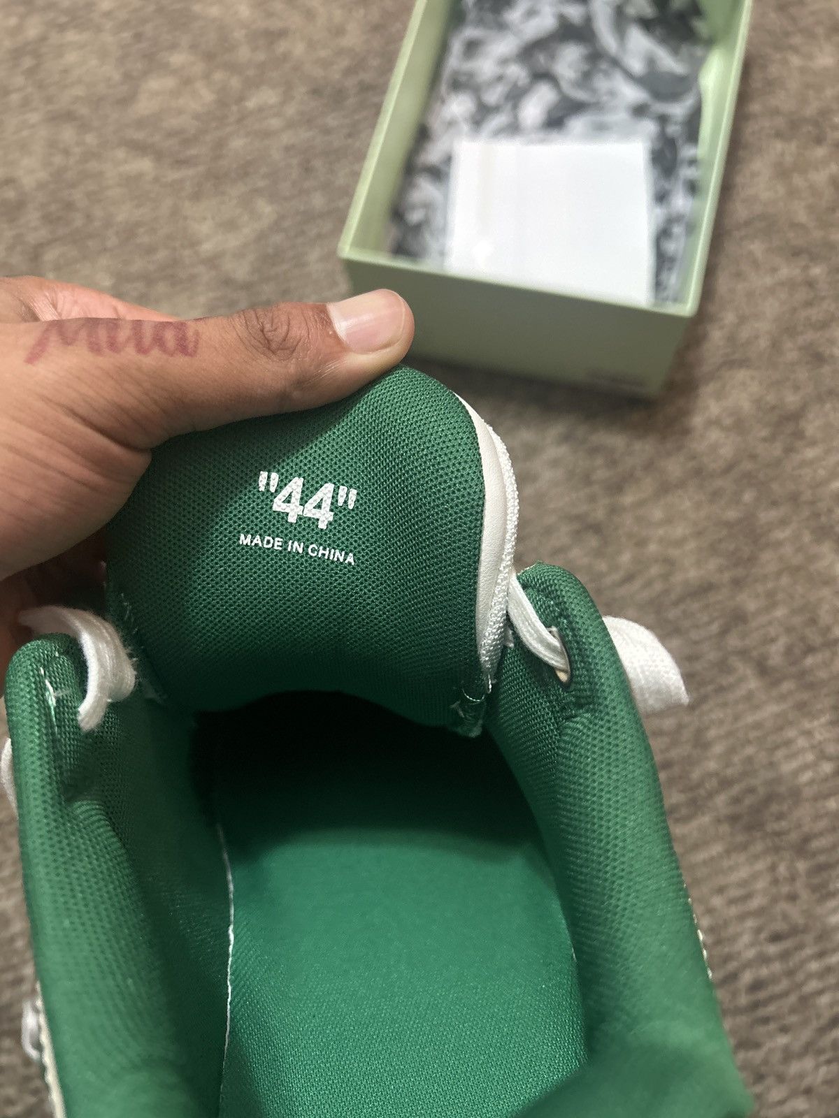 Off-White Off-White Out of Office Size US 10.5 / EU 43-44 - 4 Thumbnail