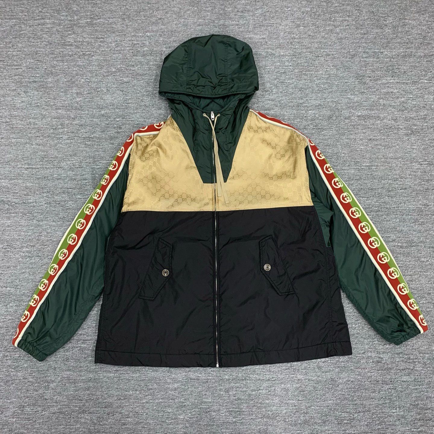 Gucci gucci logo printed cotton jacket with hood Size US L / EU 52-54 / 3 - 1 Thumbnail