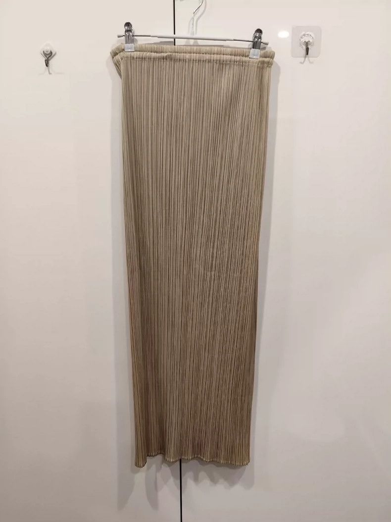 Issey Miyake Issey Miyake size:4 Beige gold pleated skirt Size 31" - 1 Thumbnail