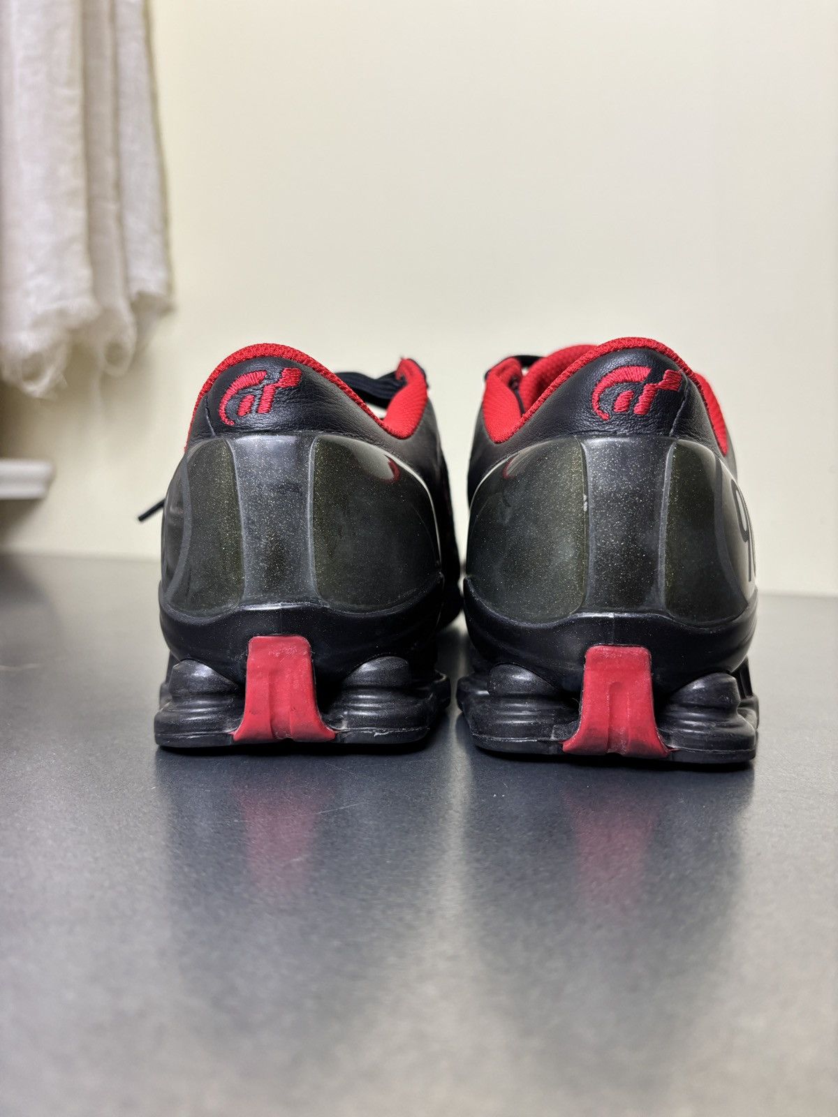Nike 2005 Nike Shox Total Magia II Gran Turismo 4 PS2 Vintage 7.5 Size US 9 / IT 39 - 13 Thumbnail
