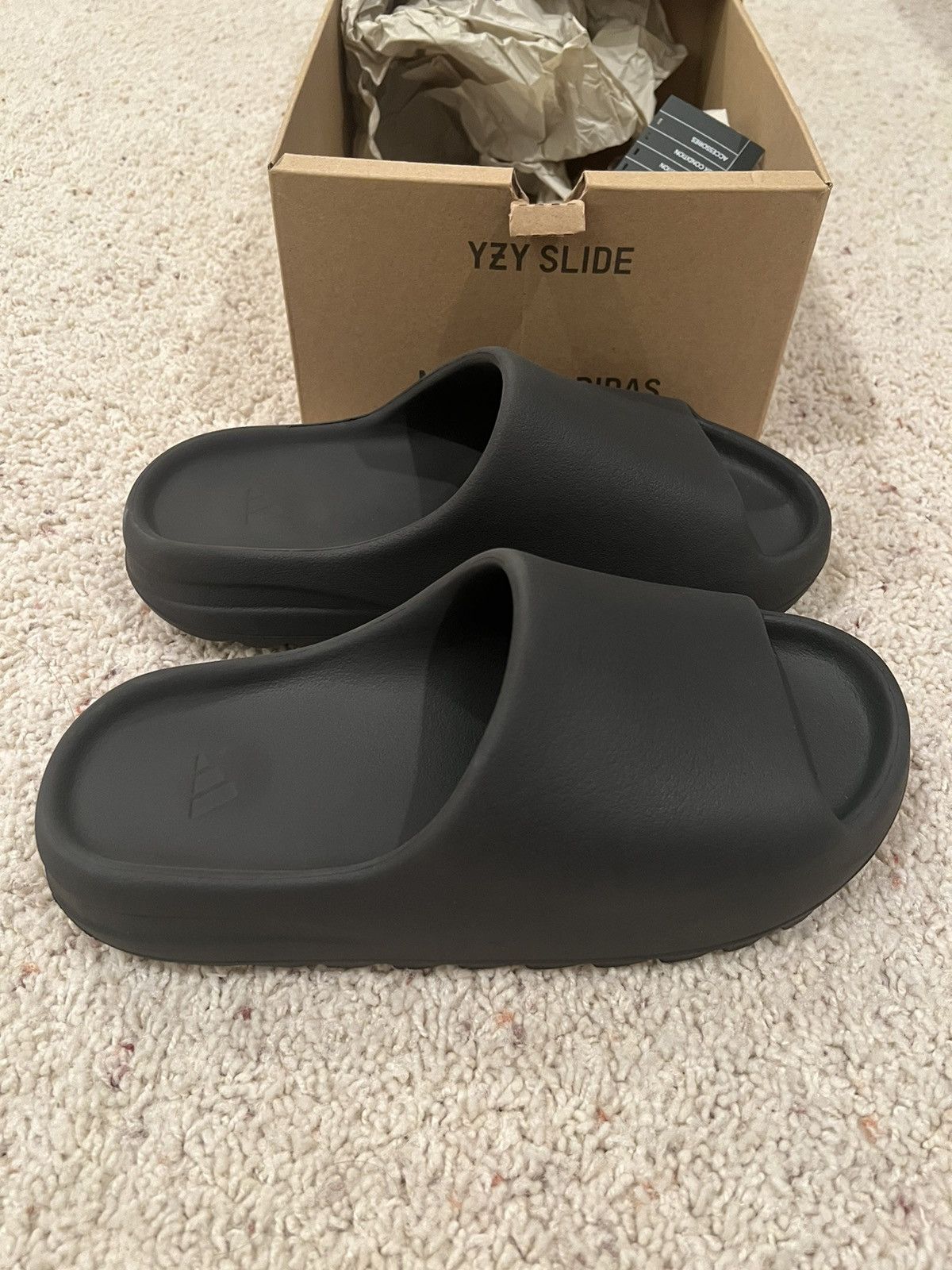 新品❗️adidas すくっ YEEZY Slide 