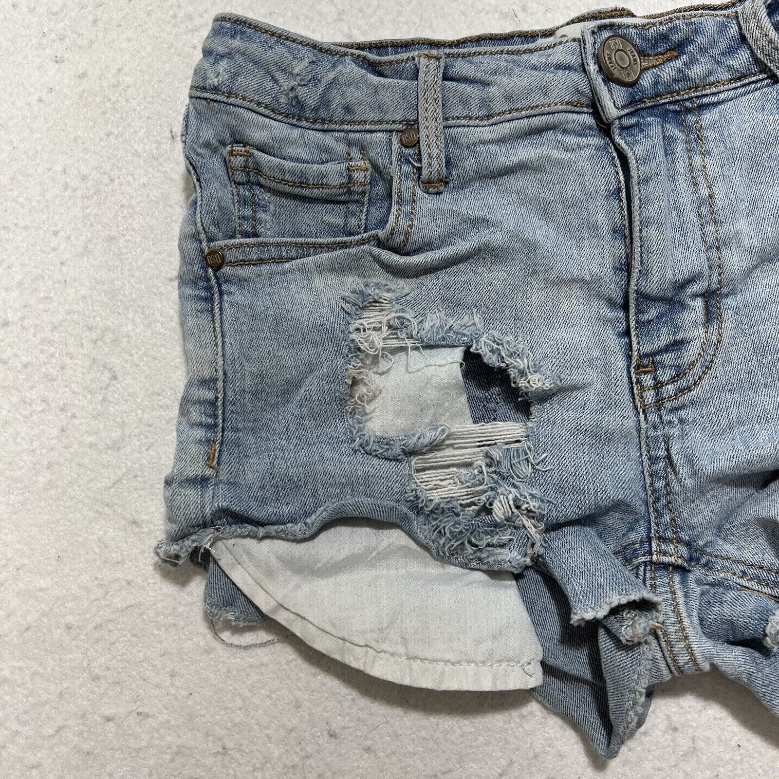 Rsq RSQ Jeans Mid Rise Denim Shorts 2" Inseam Ripped Distressed Size 25" / US 0 / IT 36 - 2 Thumbnail