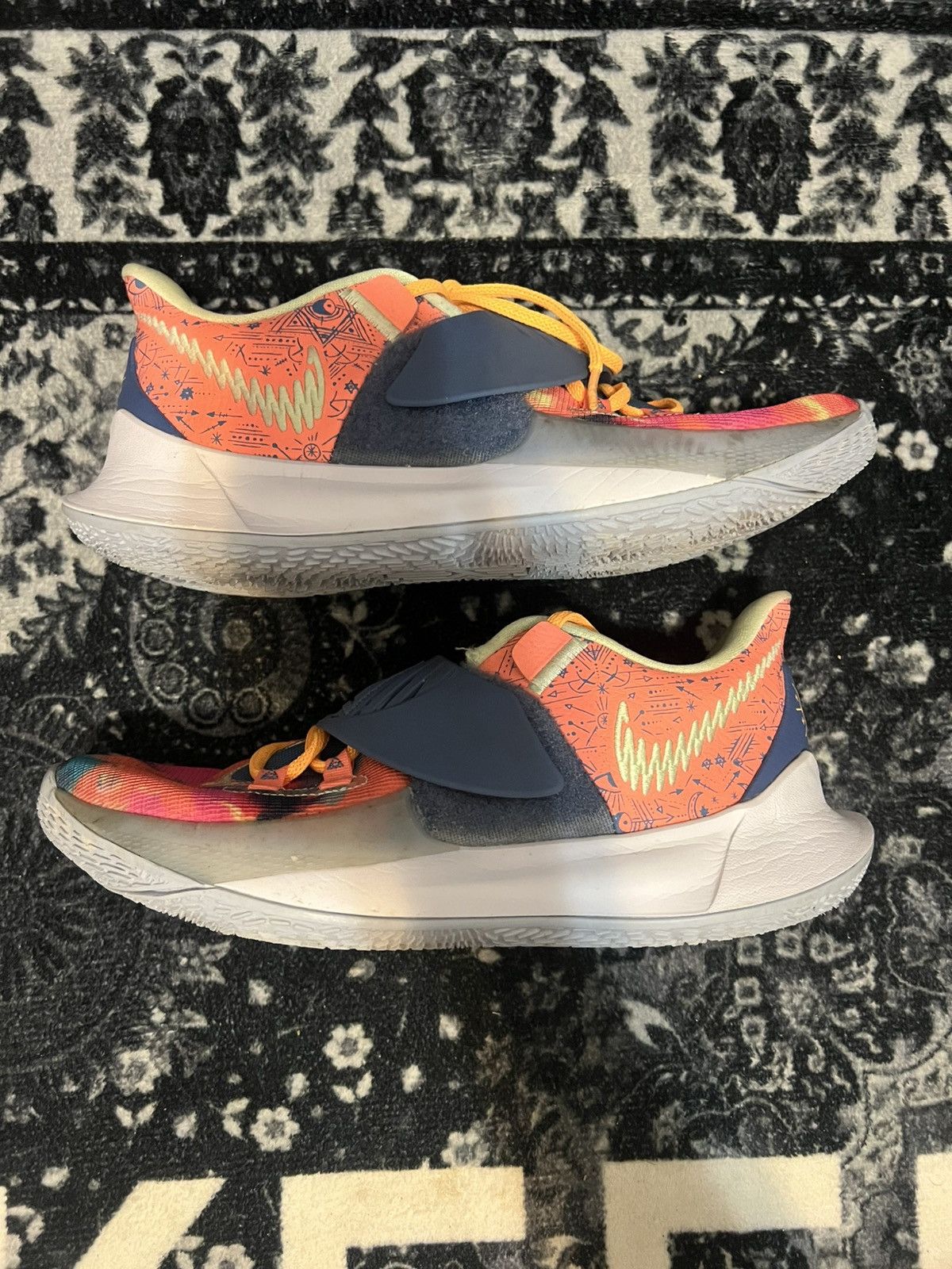 Nike KYRIE LOW 3 "TIE-DYE" Size US 10 / EU 43 - 2 Thumbnail