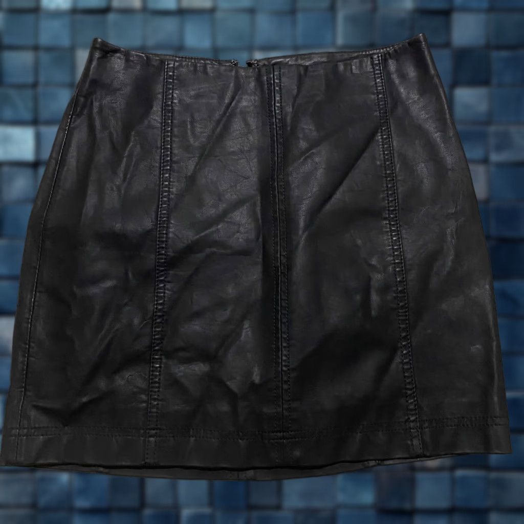 Free People Free People Skirt Womens 2 Black Faux Leather Short Mini Zipper Lined Vintage No XS? Size 26" / US 2 / IT 38 - 1 Thumbnail