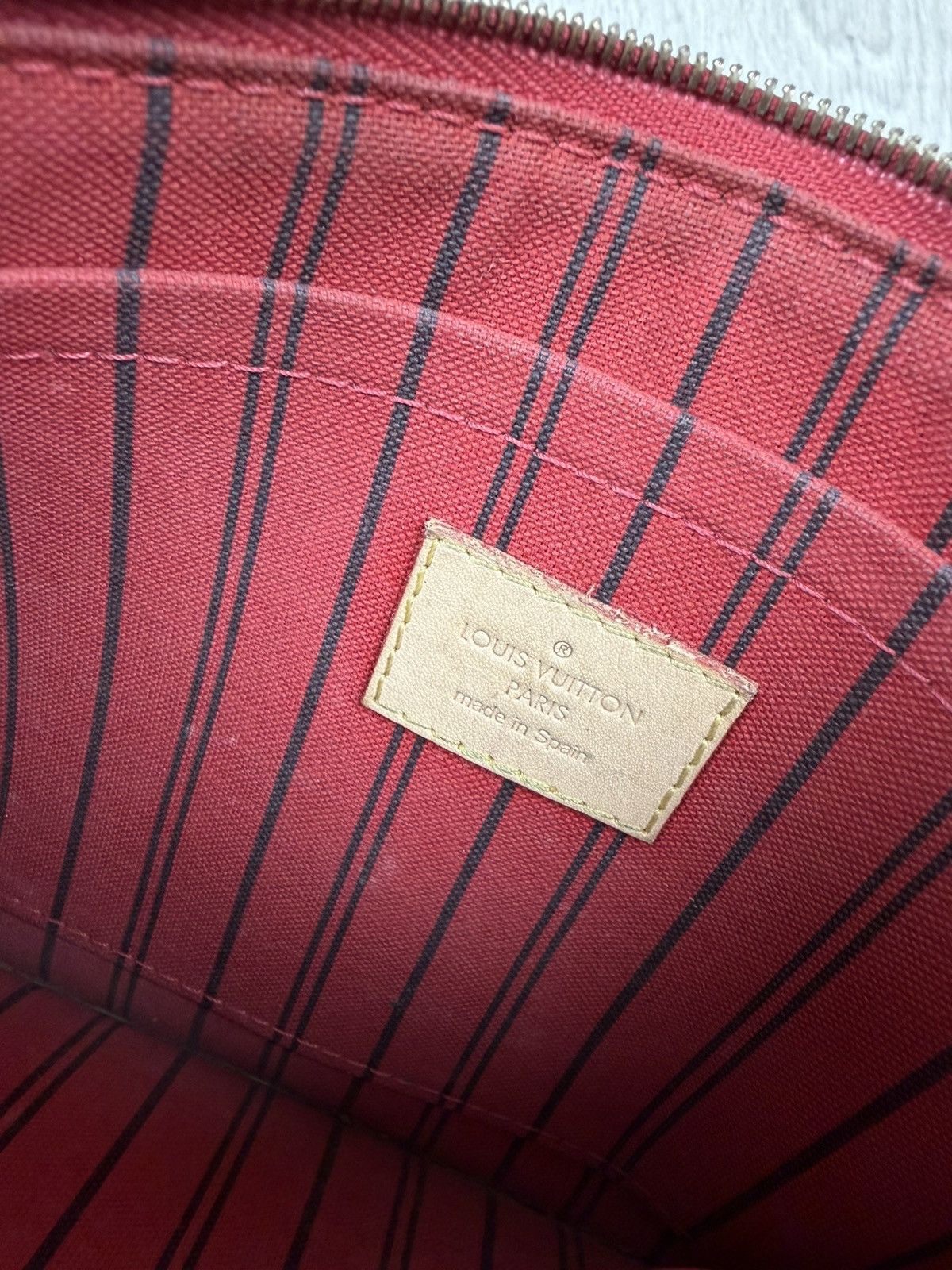 Louis Vuitton Louis Vuitton Neverfull MM GM Pouch Fuchsia Bag Size ONE SIZE - 5 Thumbnail