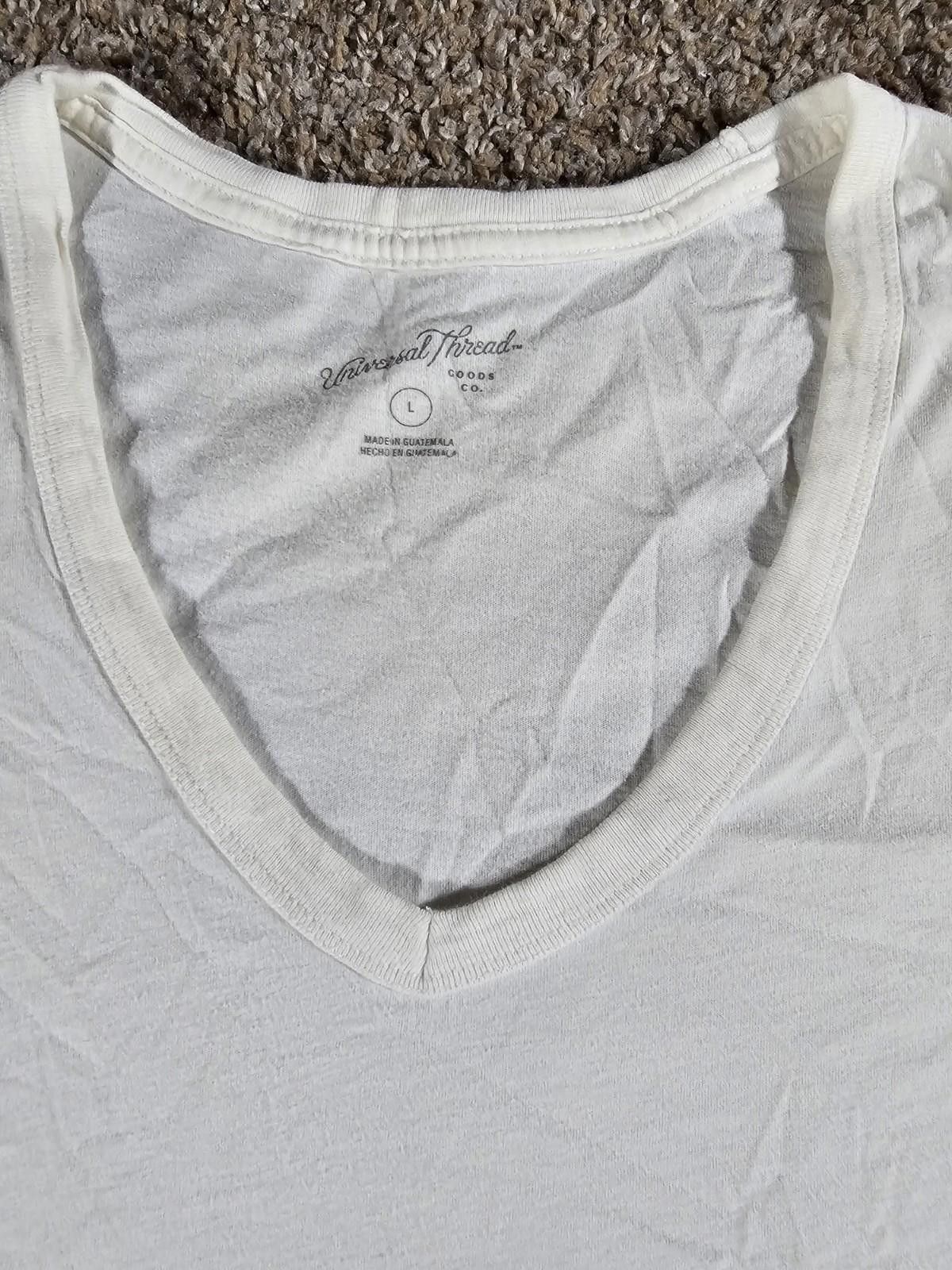 Other Universal Thread white vneck L Size L / US 10 / IT 46 - 2 Thumbnail