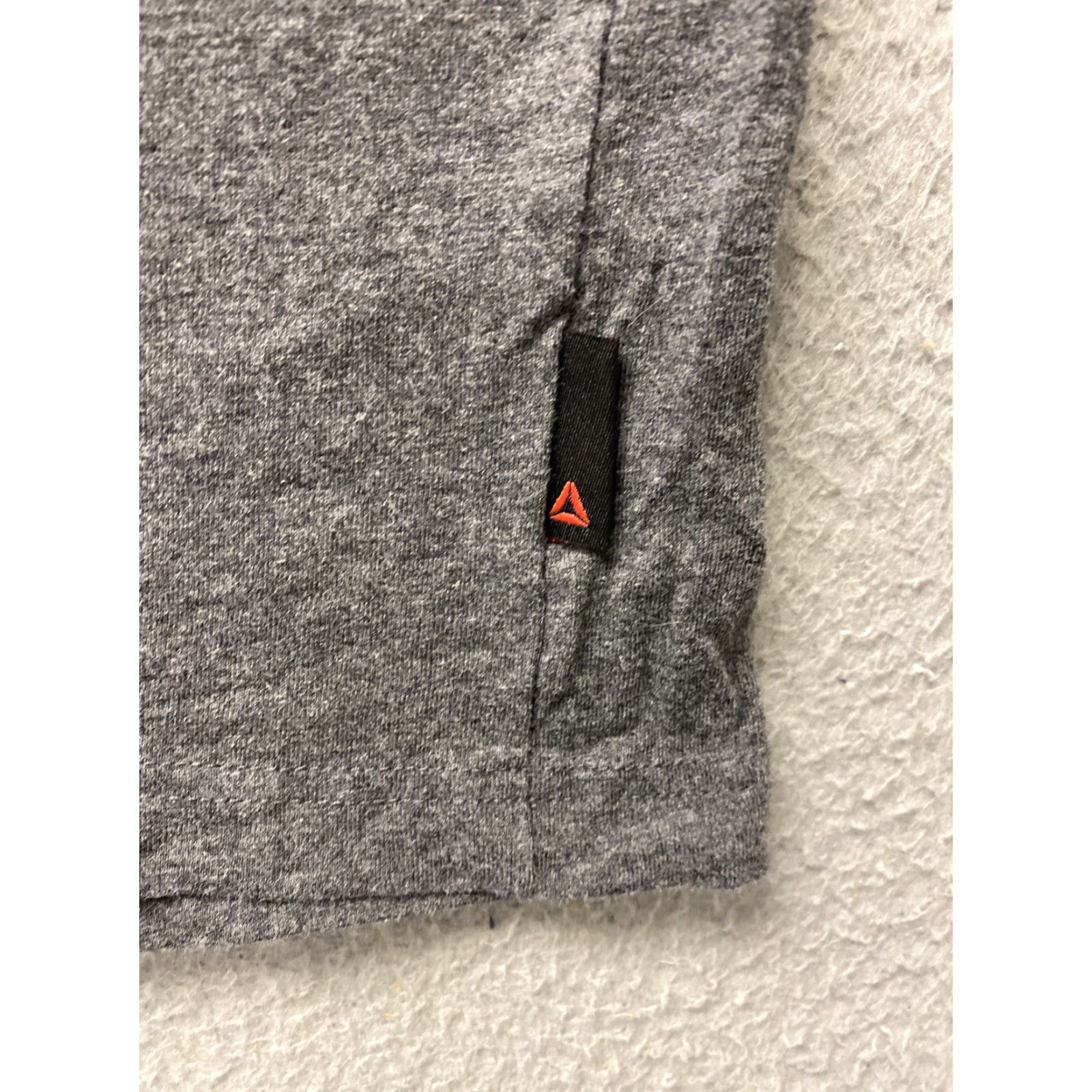 Reebok Reebok Graphic T-Shirt Men's Size M Classic Fit Gray Logo Sports Tee Size US M / EU 48-50 / 2 - 7 Thumbnail