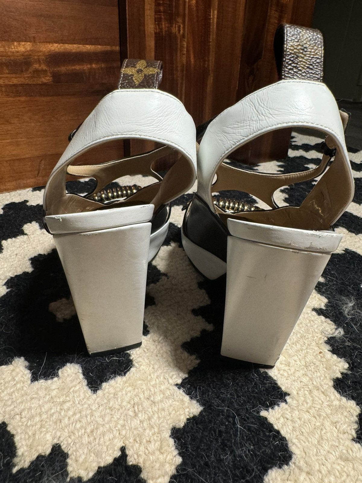Louis Vuitton Louis Vuitton White/Black Leather Headline Slingback Pumps Size US 10 / IT 40 - 4 Thumbnail