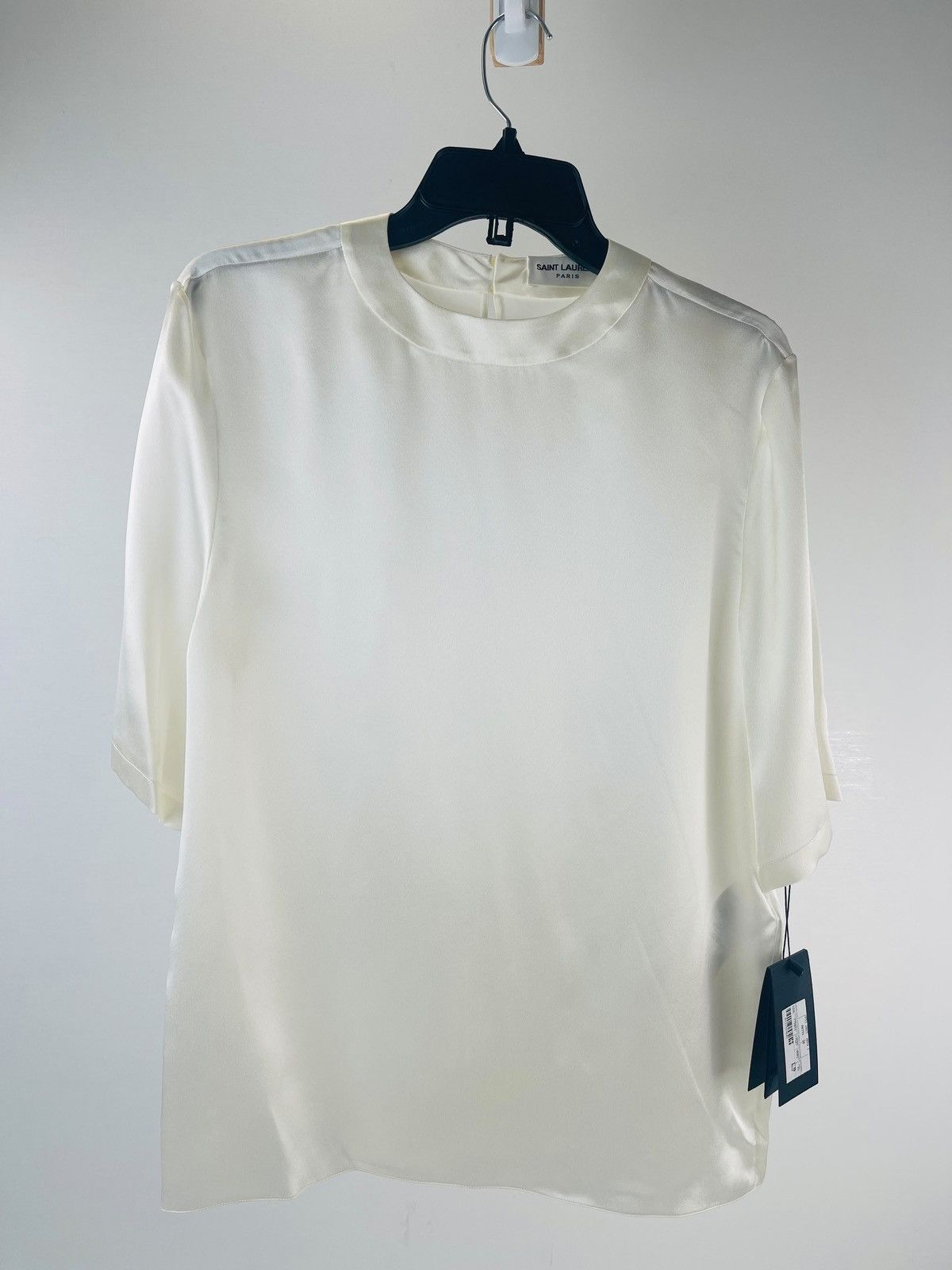 Saint Laurent Paris oc11z0126 771031 T Shirt in Silk satin in White Size US L / EU 52-54 / 3 - 14 Thumbnail