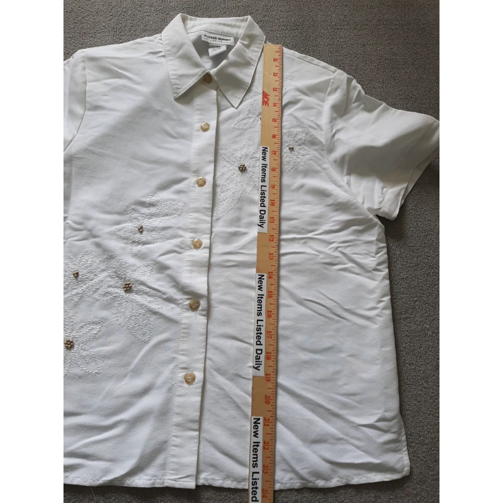 Vintage Alfred Dunner Womens Size 6P White Beaded Button-Up Top User: Alfred Dunner Women's Size 6P White Beaded Button-Up Top Size M / US 6-8 / IT 42-44 - 6 Thumbnail