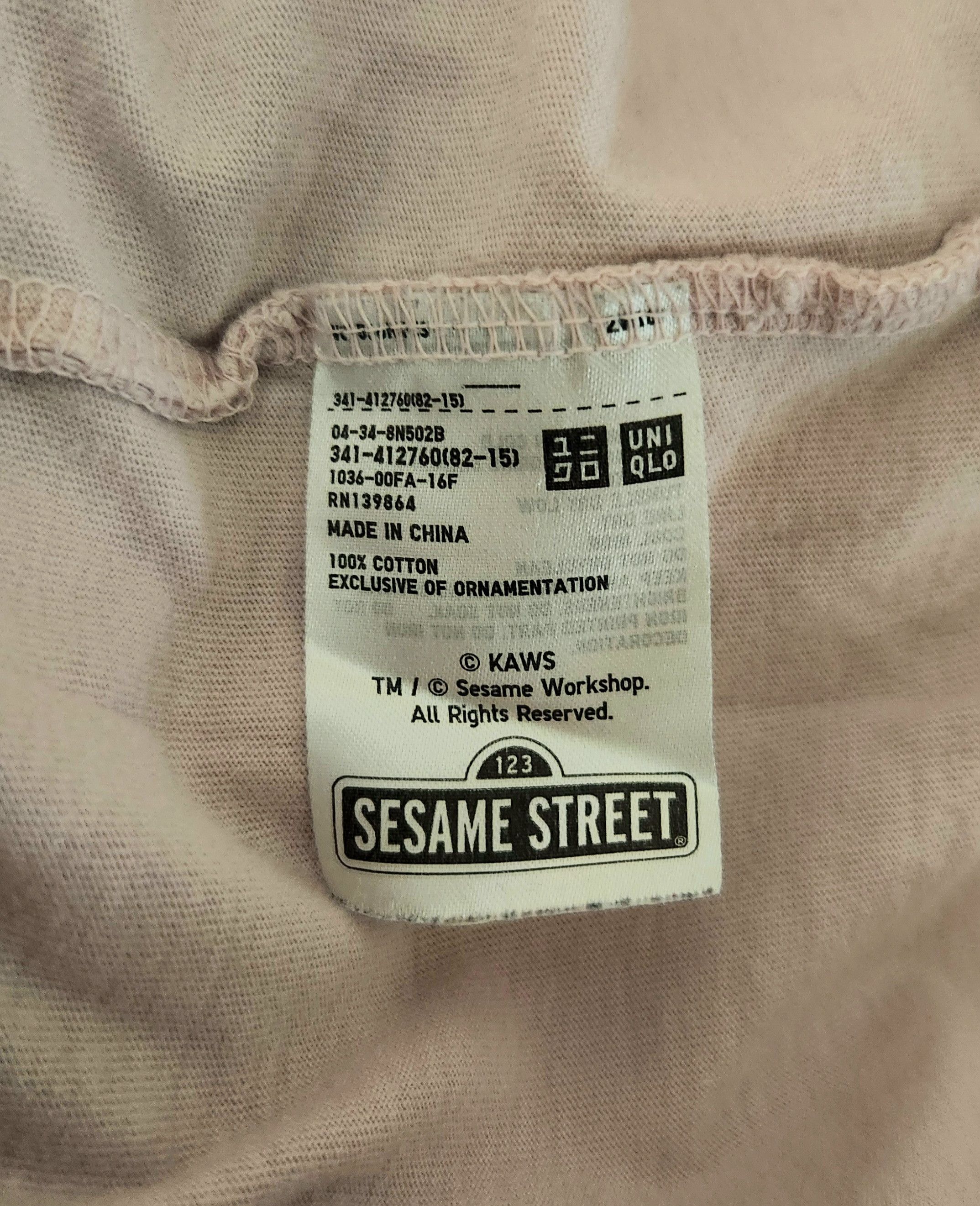 Kaws × Uniqlo KAWS x Uniqlo x Sesame Street Pink Short Sleeve Crew Elmo L Size US L / EU 52-54 / 3 - 8 Thumbnail