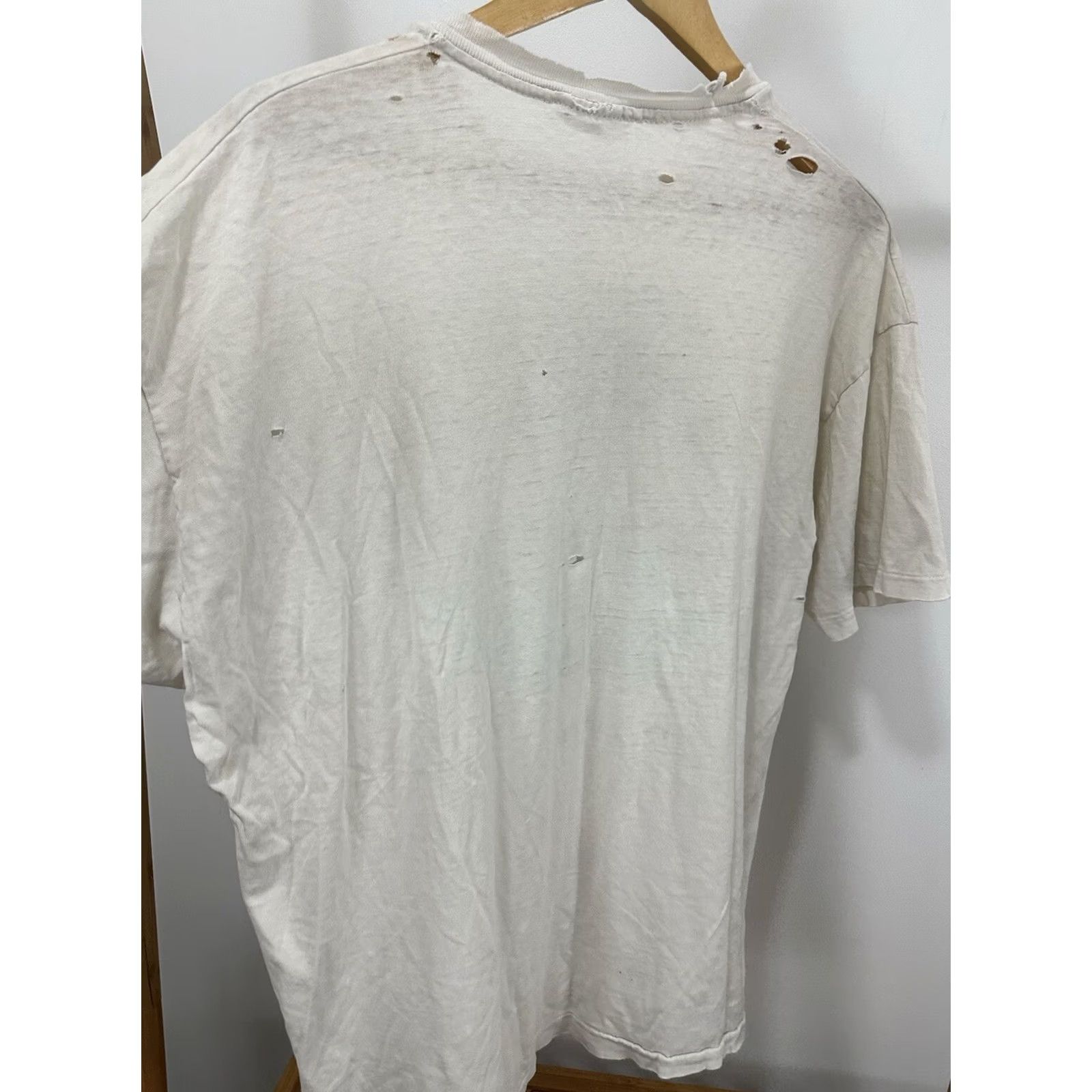 Hanes VTG 90s Poor Richard's Feed & Read Book Store Thrashed Worn Cotton T-Shirt XL Mens White Hanes Shirt Tee Size US XL / EU 56 / 4 - 6 Thumbnail