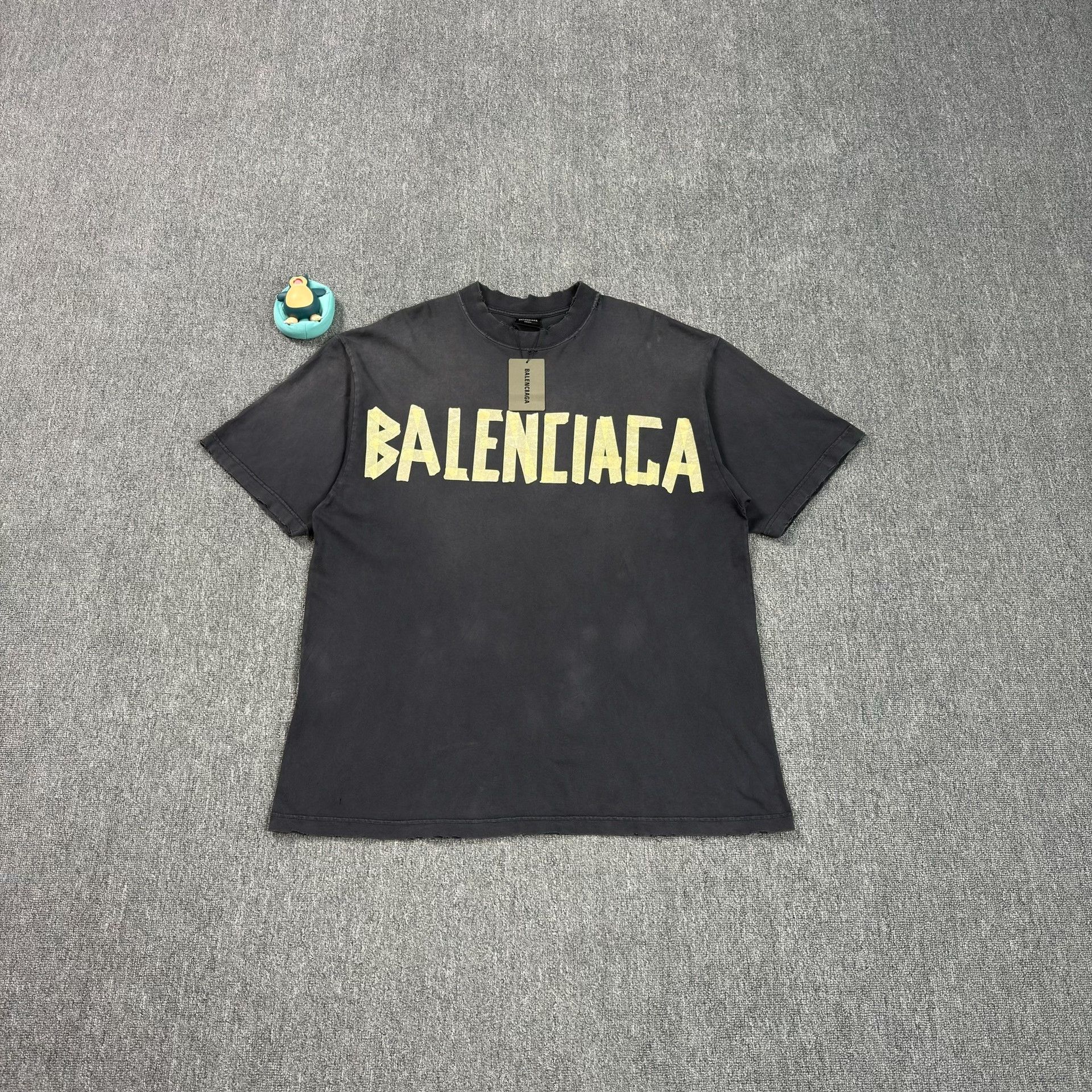 Balenciaga Balenciaga Tape Logo Distressed T-Shirt Size L Size US L / EU 52-54 / 3 - 1 Thumbnail