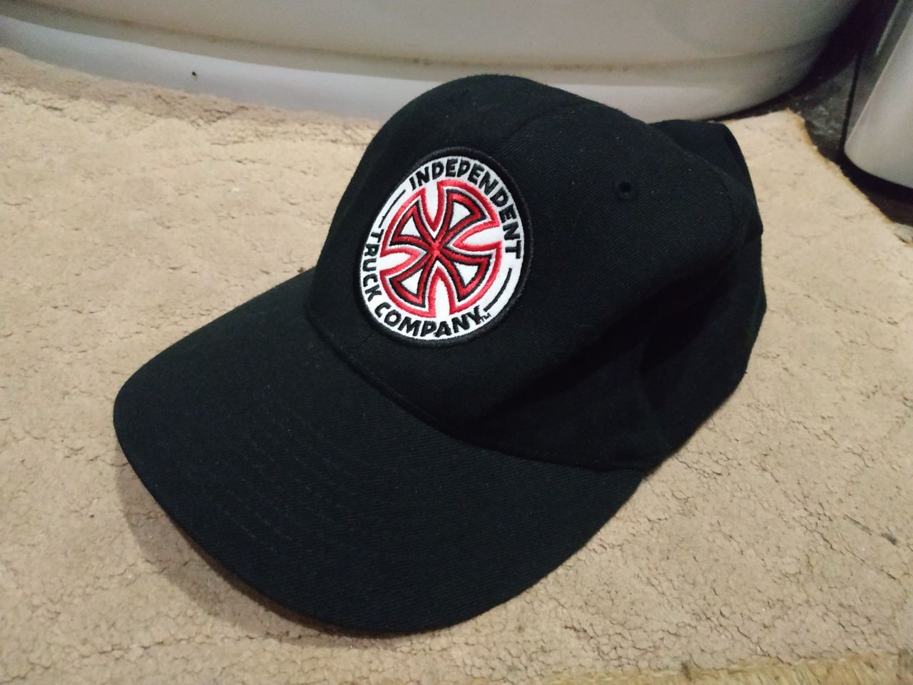 Italia Independent Independent Truck Co. Cross Logo Flexfit Hat Black/Red Size ONE SIZE - 1 Thumbnail
