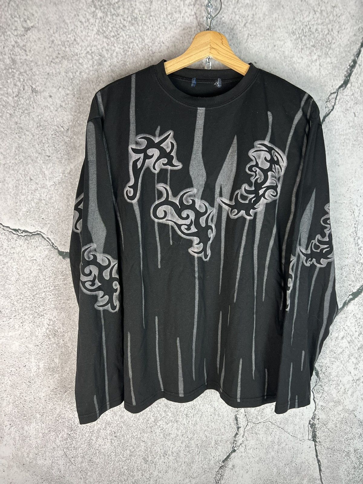 Vintage Vintage Y2k Avant Garde Tribal Dragon Longsleeve Streetwear Size US L / EU 52-54 / 3 - 1 Thumbnail