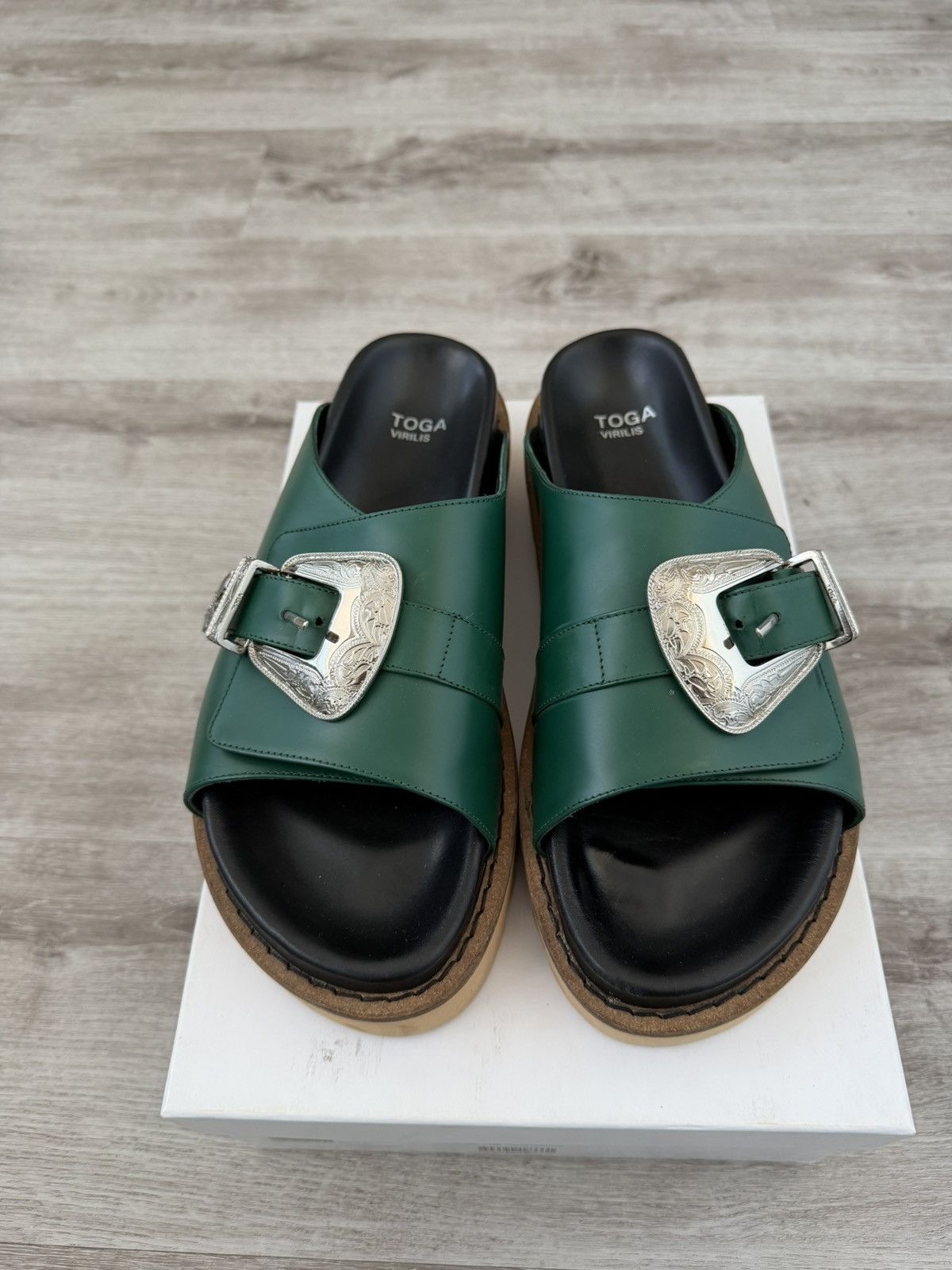 Toga Virilis Green Buckle Sandals