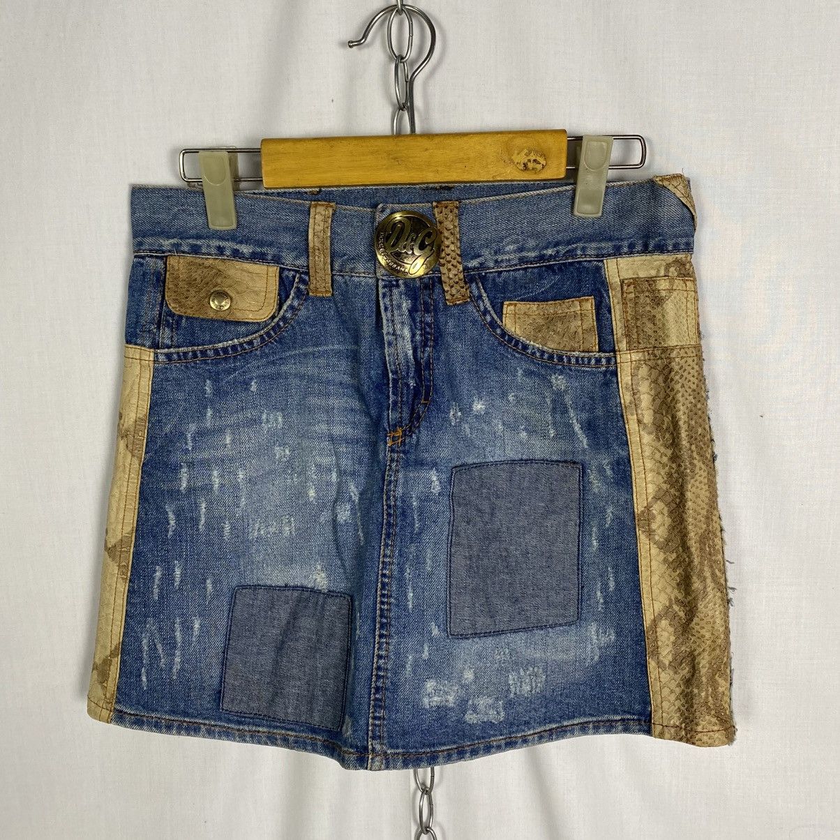 Dolce & Gabbana Dolce & Gabbana Mini Skirt with Snake Skin Size 26" / US 2 / IT 38 - 1 Thumbnail