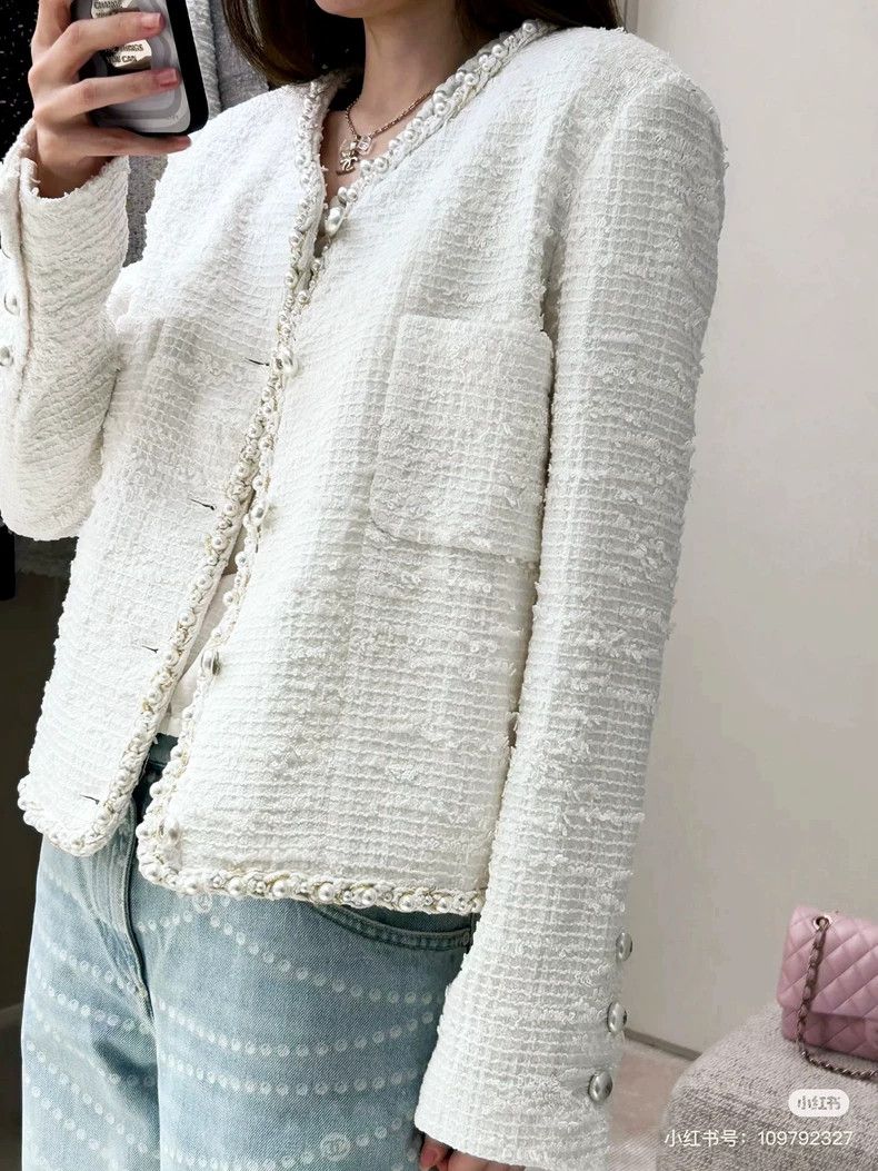 Chanel Chanel 25p spring and summer preview white pearl rolled ed Size S / US 4 / IT 40 - 8 Thumbnail