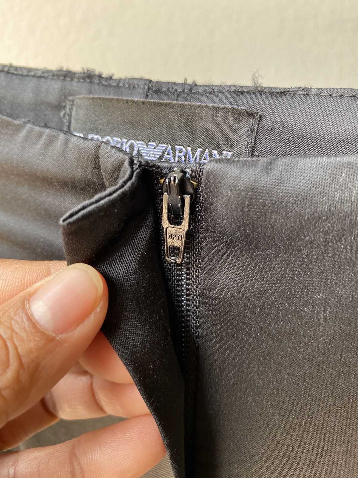 Emporio Armani EMPORIO ARMANI Black Silk Trim-Waist Pants Size 28" / US 6 / IT 42 - 15 Thumbnail