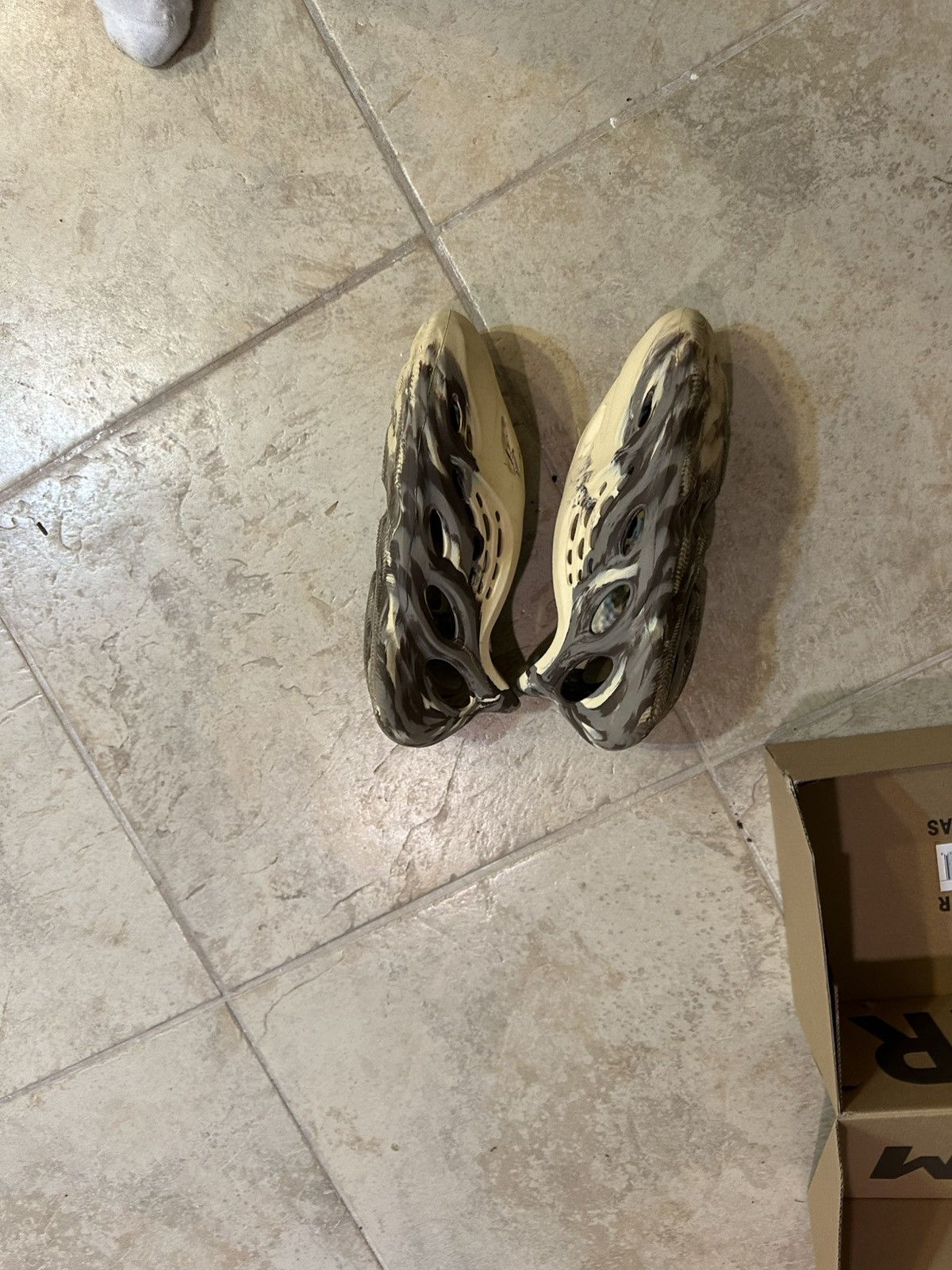 Kanye West yeezy foam rnnr mx cream DS w box sz 10 Size US 10 / EU 43 - 2 Thumbnail