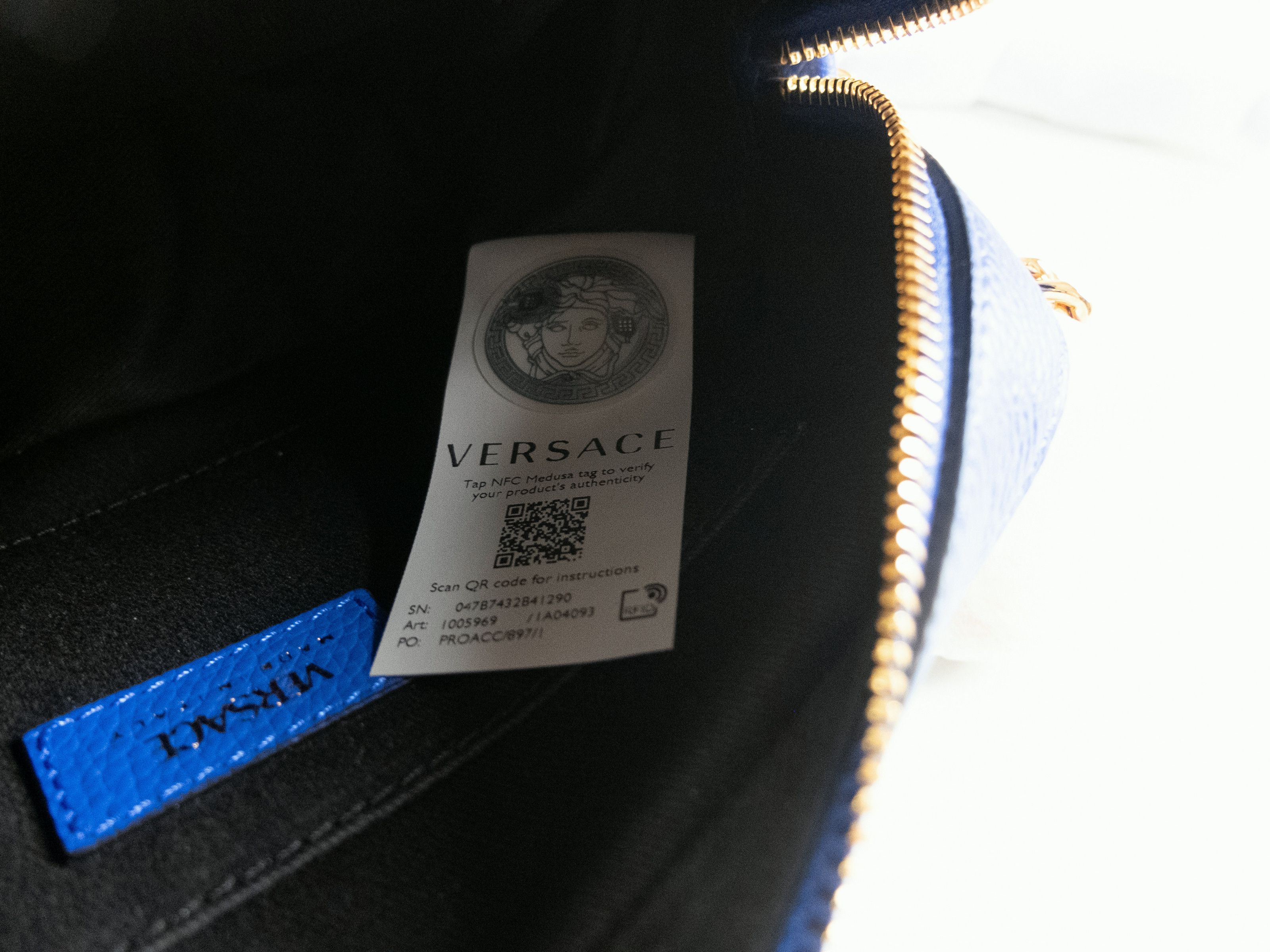 Versace VERSACE Virtus blue barocco V leather crossbody camera bag Size ONE SIZE - 10 Thumbnail