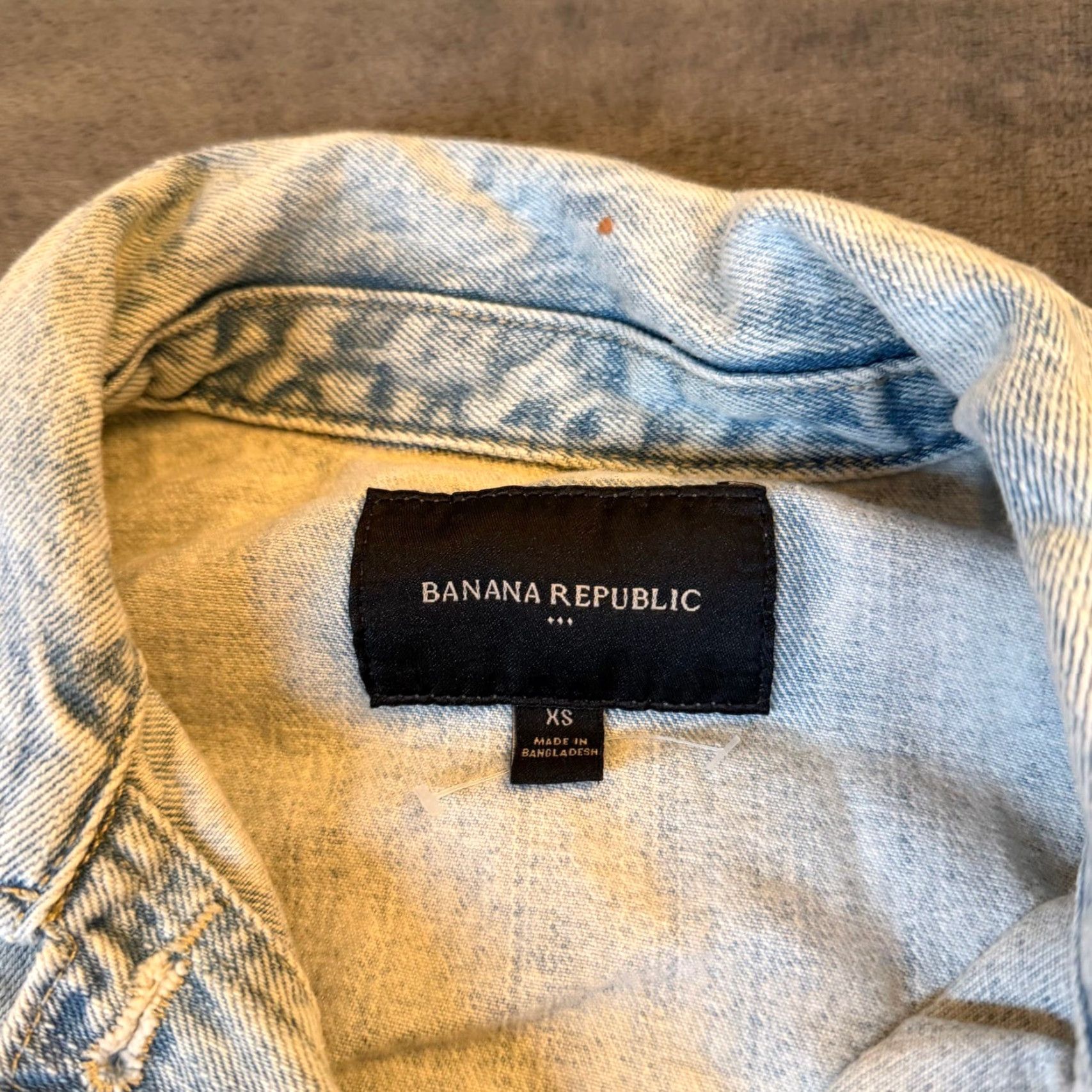 Banana Republic VINTAGE Banana Republic Denim Jacket Womens XS Acid Wash Distressed Trucker Light Wash Button Up Short Sleeve Casual Streetwear Size XS / US 0-2 / IT 36-38 - 3 Thumbnail