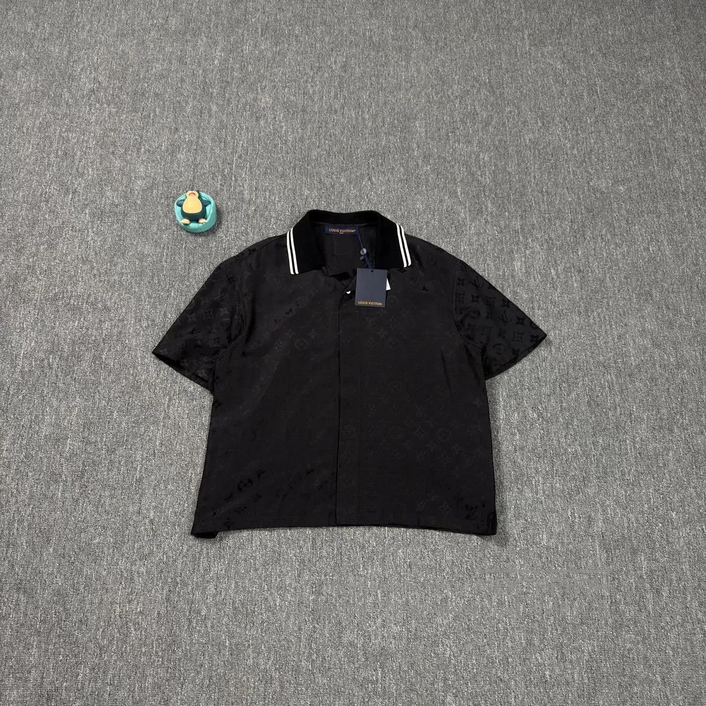 Louis Vuitton LV 25 Stripe All-Over Print Short-Sleeve Shirt. Size US L / EU 52-54 / 3 - 1 Thumbnail