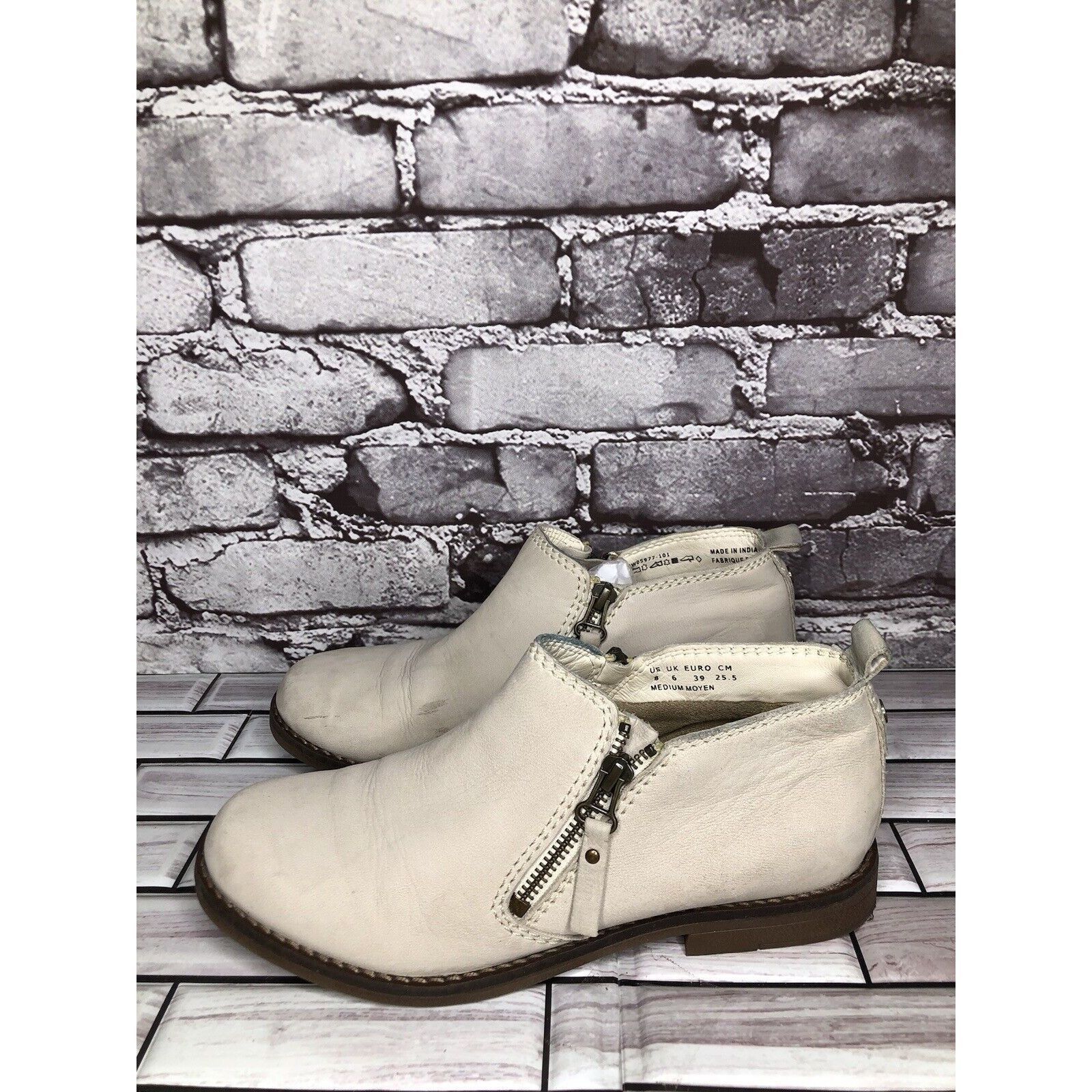 Hush Puppies Hush Puppies Medium Moyen Ivory Suede Leather Zip Heel Booti Size US 8.5 / IT 38.5 - 20 Thumbnail