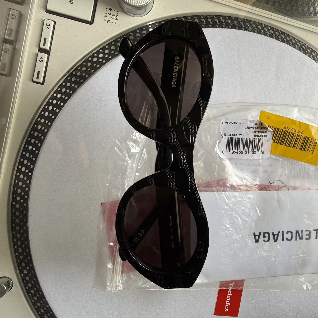 Other BB Monogram Embossed Logo Sunglasses Size ONE SIZE - 5 Thumbnail