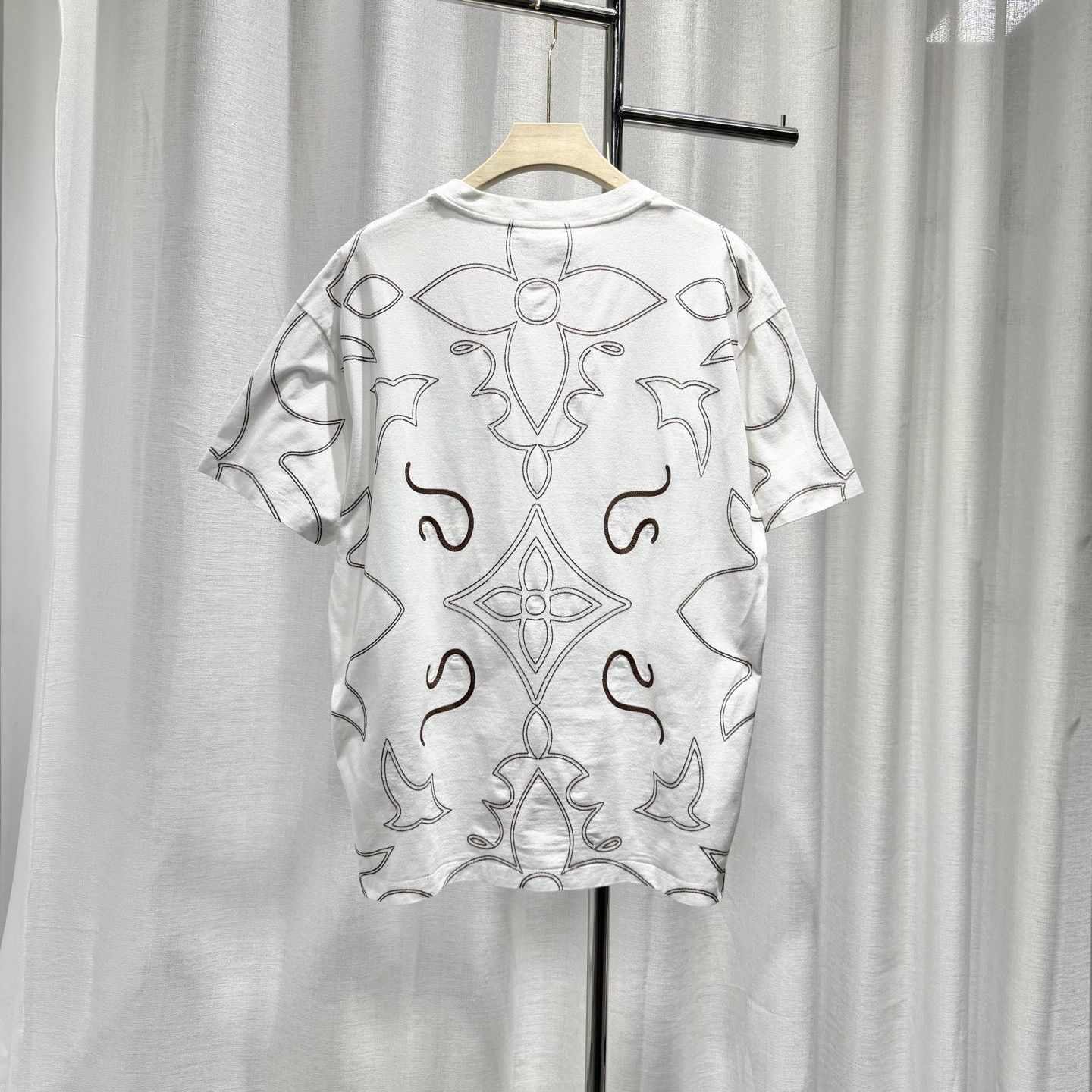 Louis Vuitton Louis Vuitton 25 XXL Short Sleeve T-shirt Size US XXL / EU 58 / 5 - 2 Thumbnail