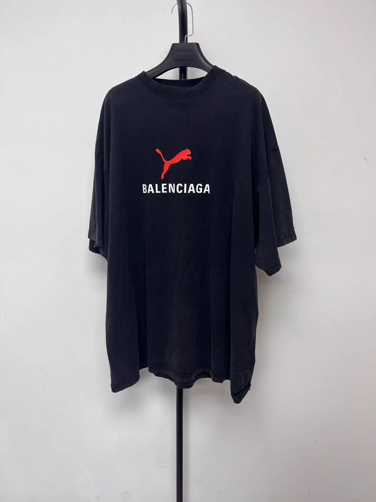 Balenciaga Balenciaga x PUMA short-sleeve oversized Tee men's size 4 Size US XL / EU 56 / 4 - 1 Thumbnail