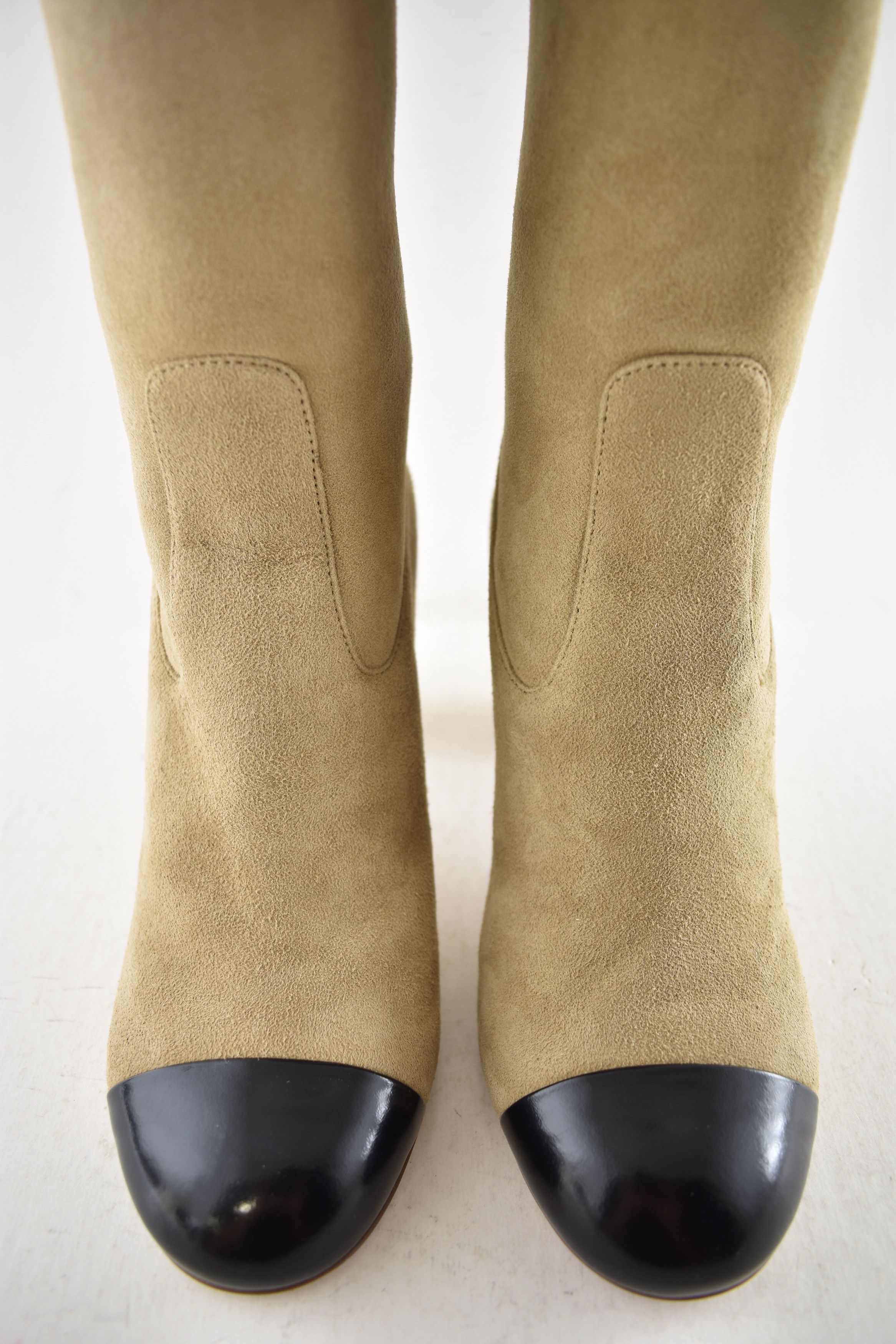 Chanel Chanel 24K Shearling Fur Logo Knee High Block Heel Boot 37.5 Size US 7.5 / IT 37.5 - 15 Thumbnail