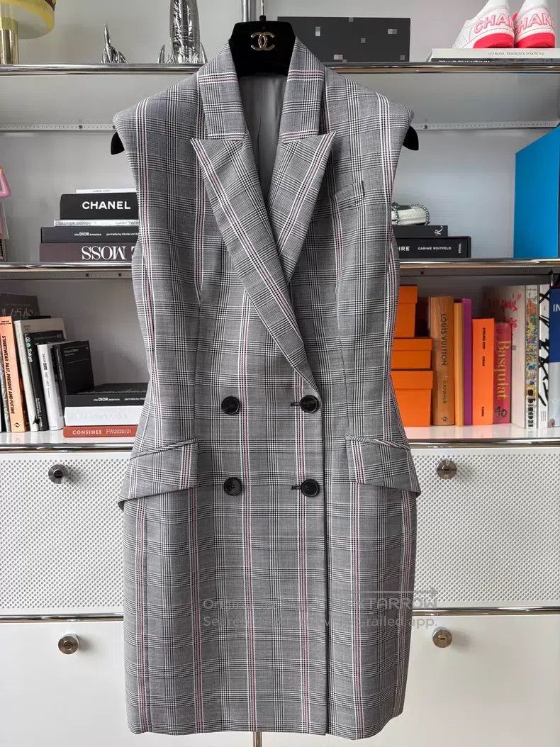 Alexander McQueen Alexander Mcqueen Gray plaid lapel double-breasted suit ve Size XS / US 0-2 / IT 36-38 - 1 Thumbnail