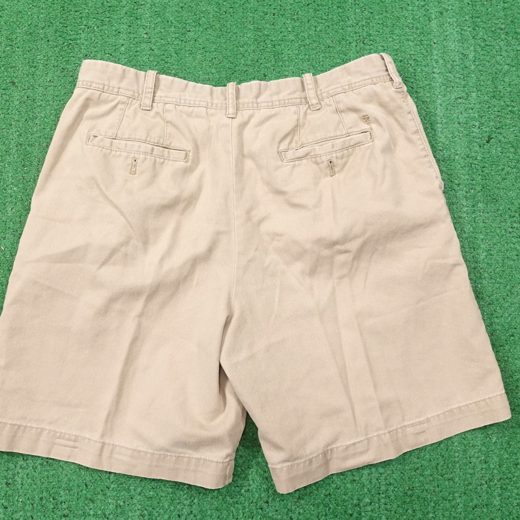 Izod Izod Men's Chino Shorts 36 Khaki Casual Flat Front Golf Classic Pockets Breathable Cotton Size US 36 / EU 52 - 3 Thumbnail