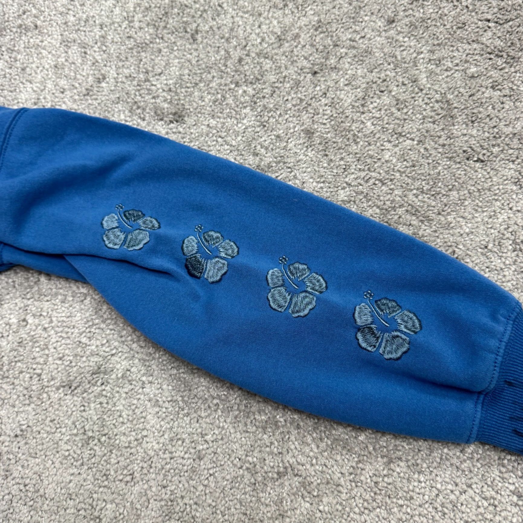 Disney Disney Stitch Embroidered Pullover Sweatshirt Womens XS Blue Stitch Graphic Crew Neck Activewear Casual Streetwear Cartoon TV & Movie Characters Size XS / US 0-2 / IT 36-38 - 6 Thumbnail