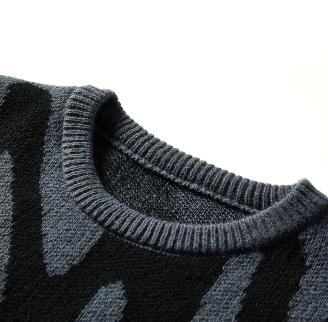 Japanese Brand × Vintage New Men's Sweater Winter New Design Round Neck Size US M / EU 48-50 / 2 - 2 Thumbnail