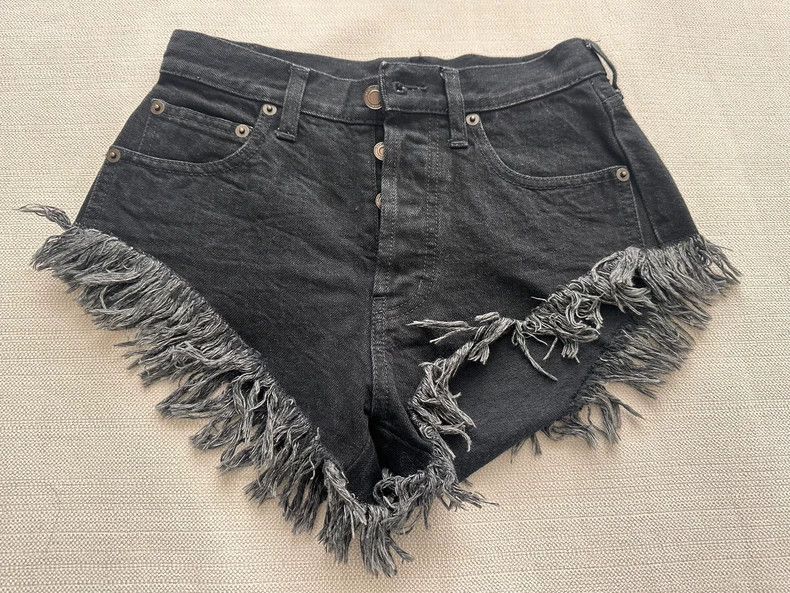 Saint Laurent Paris Saint laurent paris shorts 2506-Nextarrow Size 27" / US 4 / IT 40 - 1 Thumbnail
