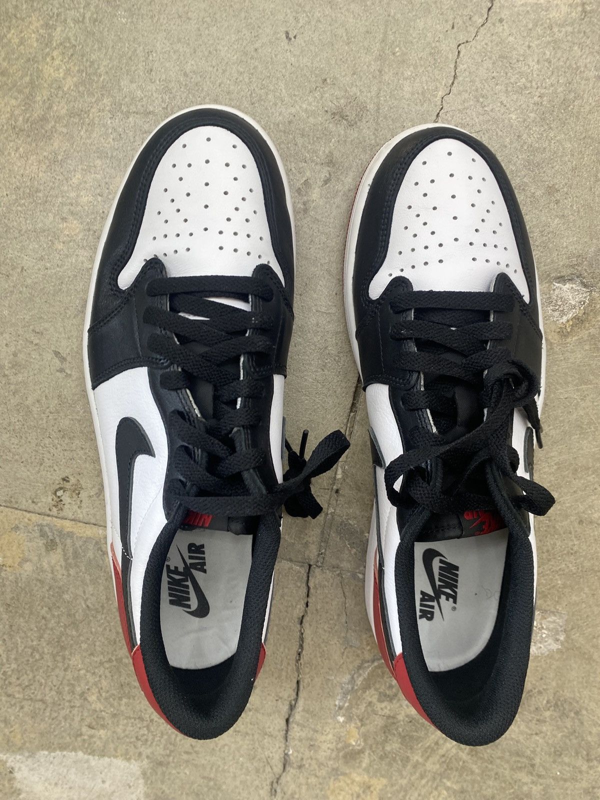 Jordan Brand Jordan 1 Low Black Toe Size US 10.5 / EU 43-44 - 2 Thumbnail