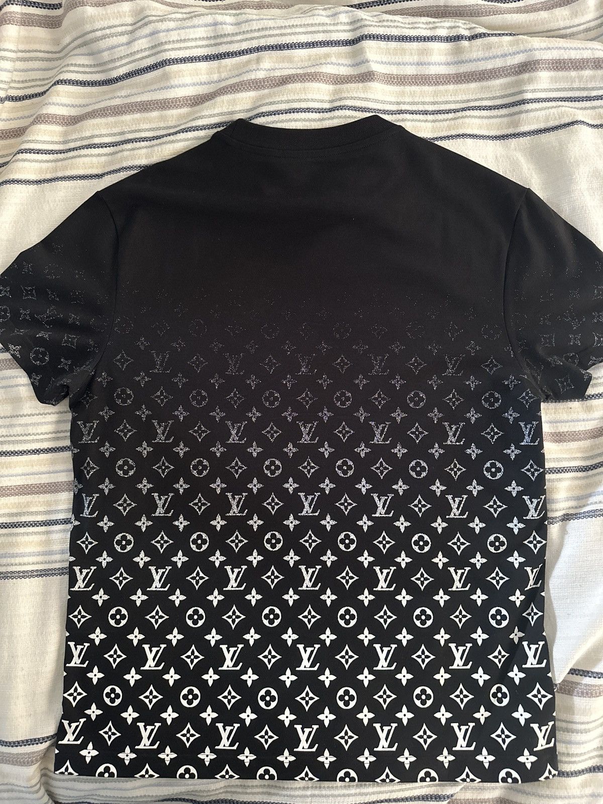 Louis Vuitton Louis Vuitton LVSE Monogram Gradient T-Shirt Size US S / EU 44-46 / 1 - 3 Thumbnail