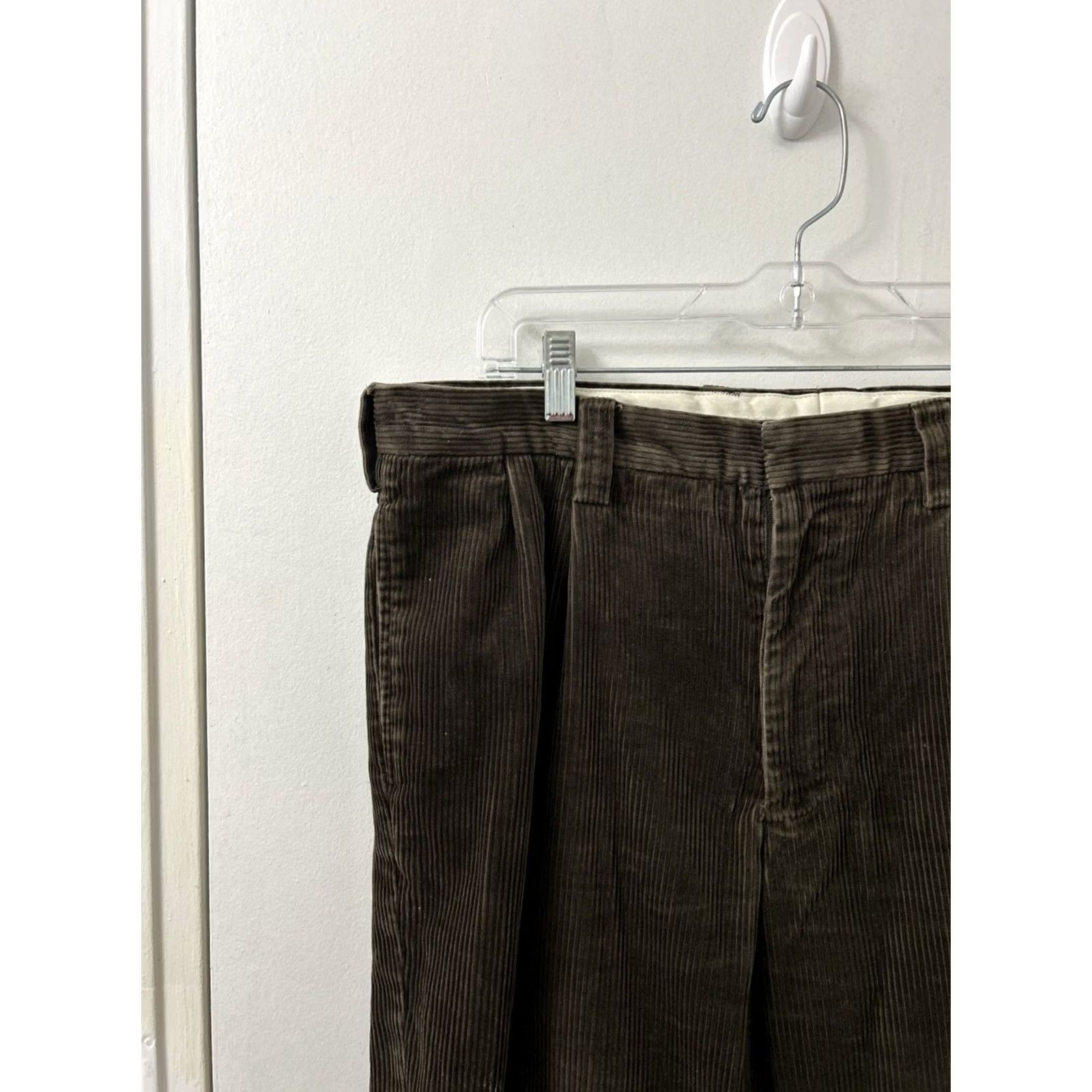 Vintage L.L. Bean Corduroy Pants Mens 36x30 Brown Pleated Relaxed Fit Trousers Pants Shirt? Size US 36 / EU 52 - 4 Thumbnail
