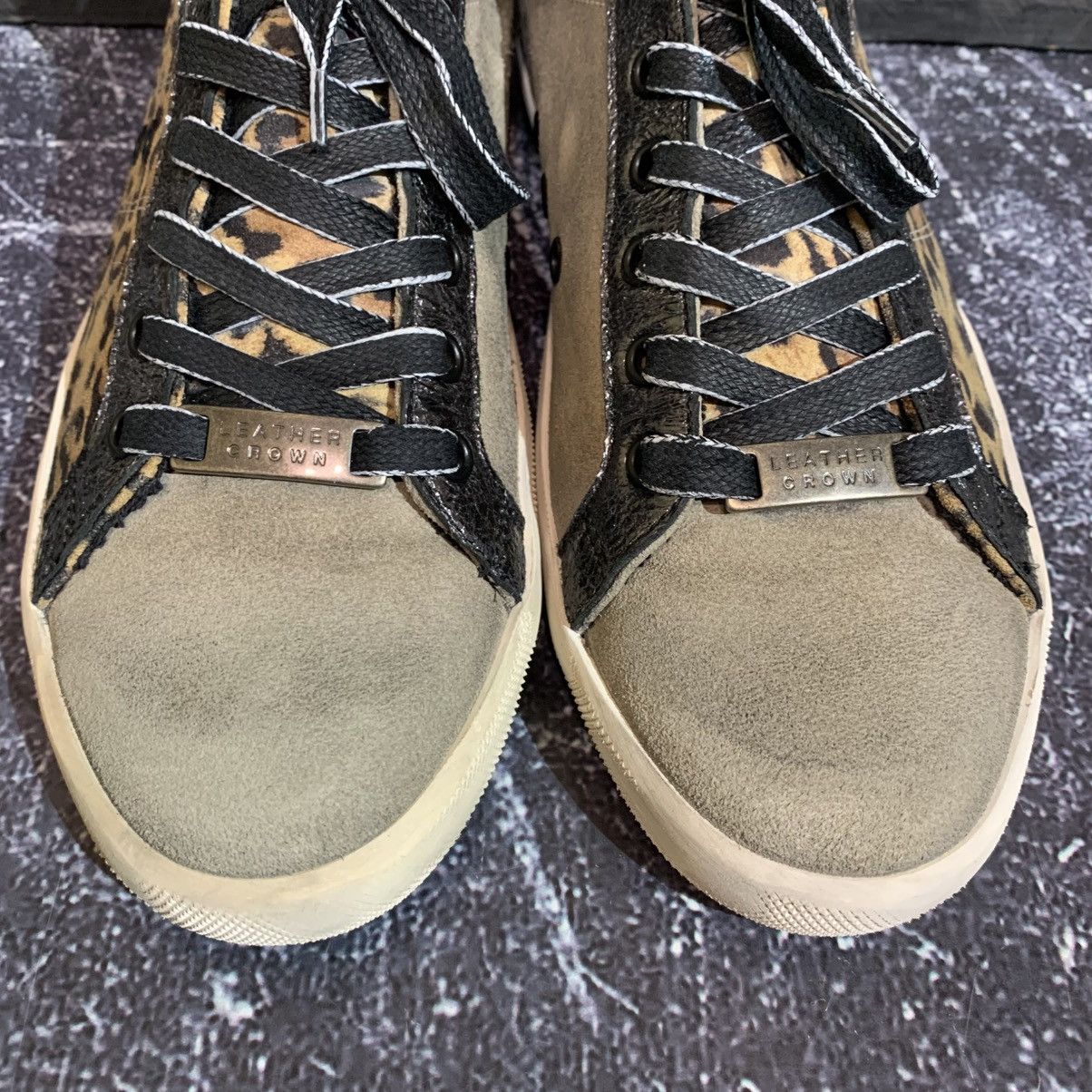 Leather Crown Leather Crown Women’s Suede Sneakers Size 39 GGDB Style Size US 9 / IT 39 - 6 Thumbnail