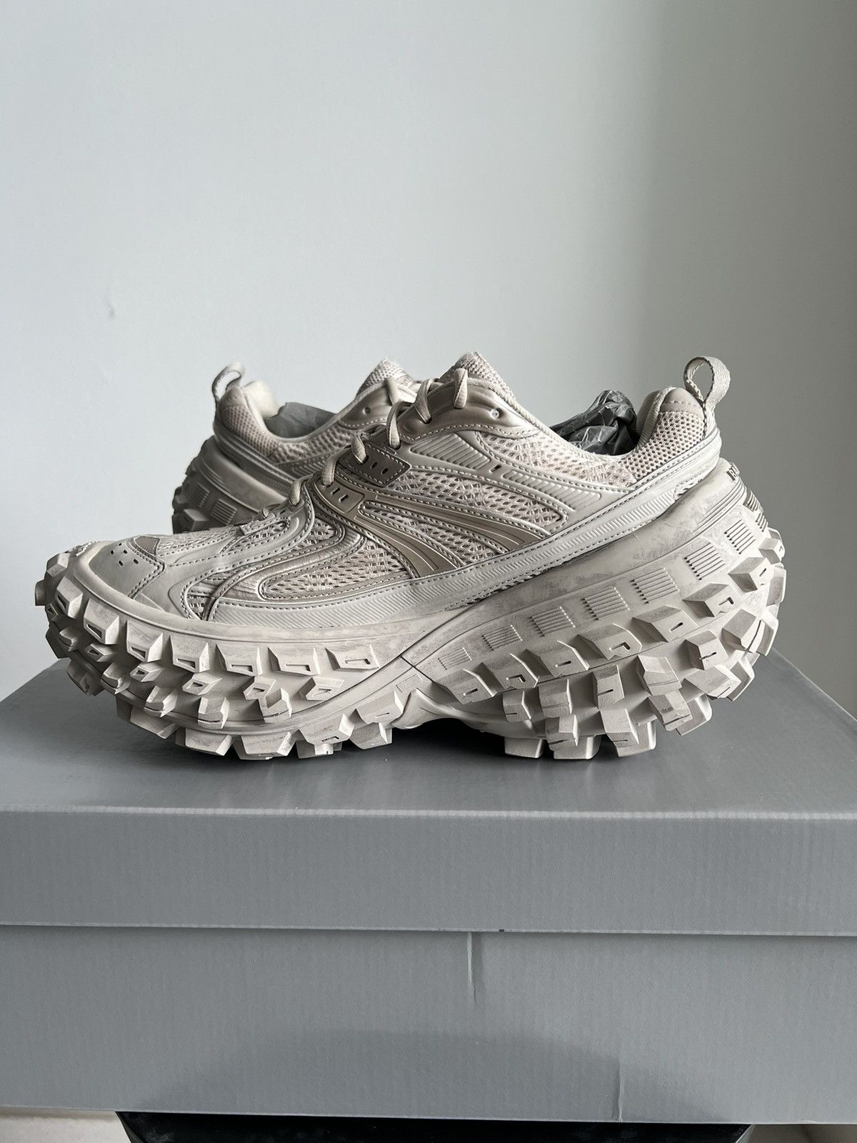 BALENCIAGA DEFENDER / BOUNCER SNEAKER - Footwear