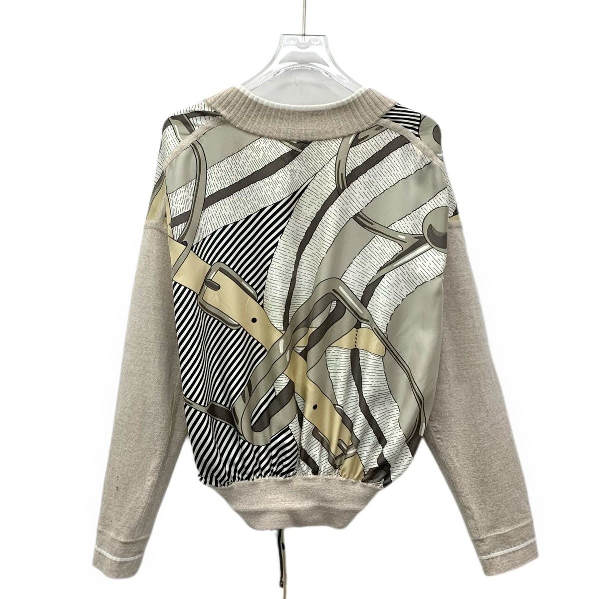 Hermes Hermès Oatmeal Silk Wool V-neck Long Sleeve Knitwear K26WX Size XS / US 0-2 / IT 36-38 - 2 Thumbnail