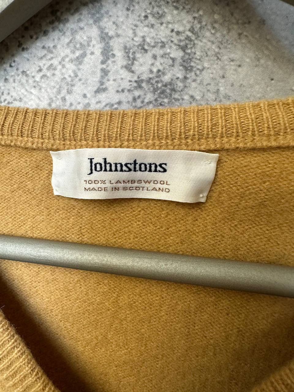 Johnstons Of Elgin Johnstons of Elgin V-Neck Wool Sweater Jumper Beige LS Size US XL / EU 56 / 4 - 12 Thumbnail