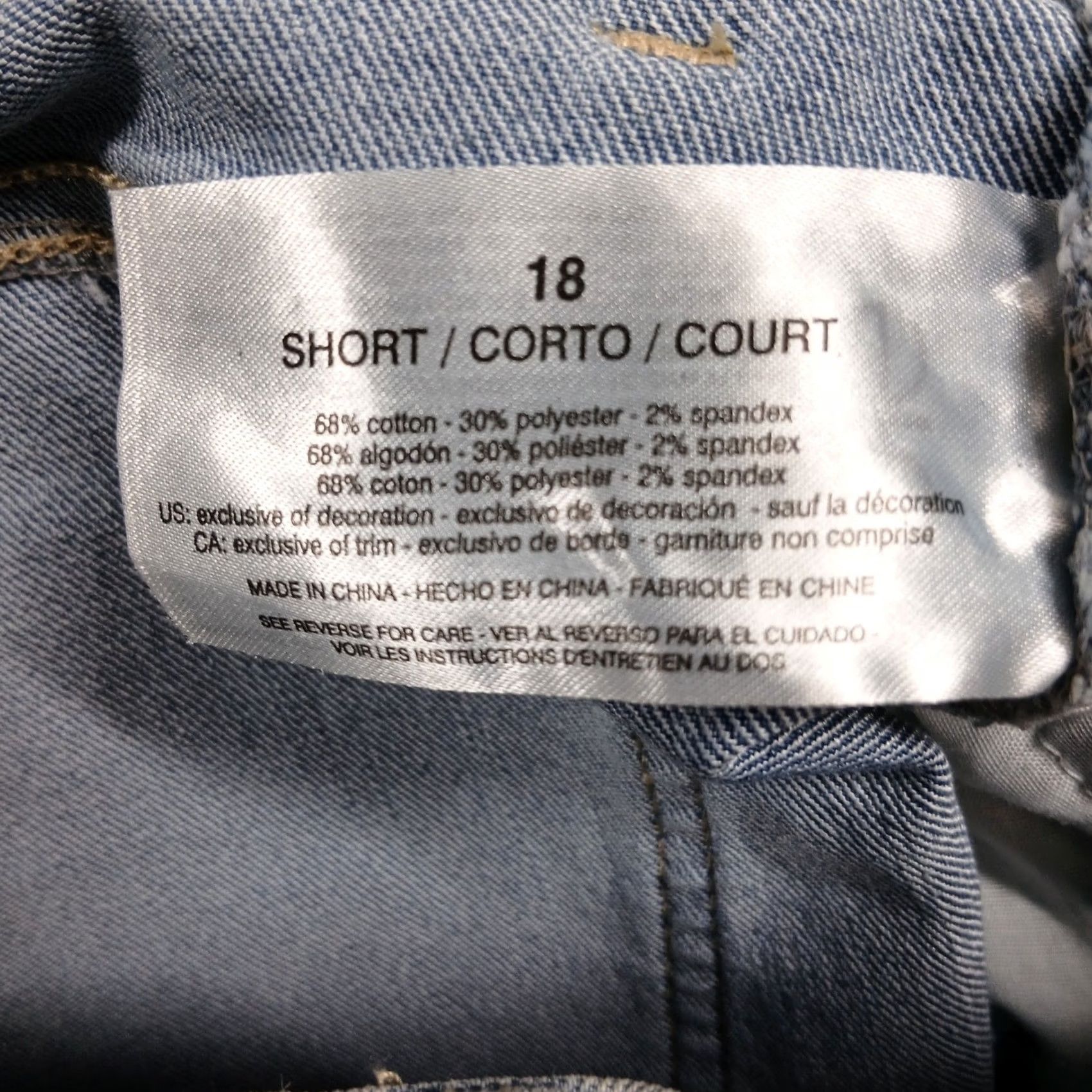 Gloria Vanderbilt VINTAGE Gloria Vanderbilt Amanda Jeans Women 18P Light Wash Tapered Stretch Denim EUC Size 40" / US 18 - 7 Thumbnail