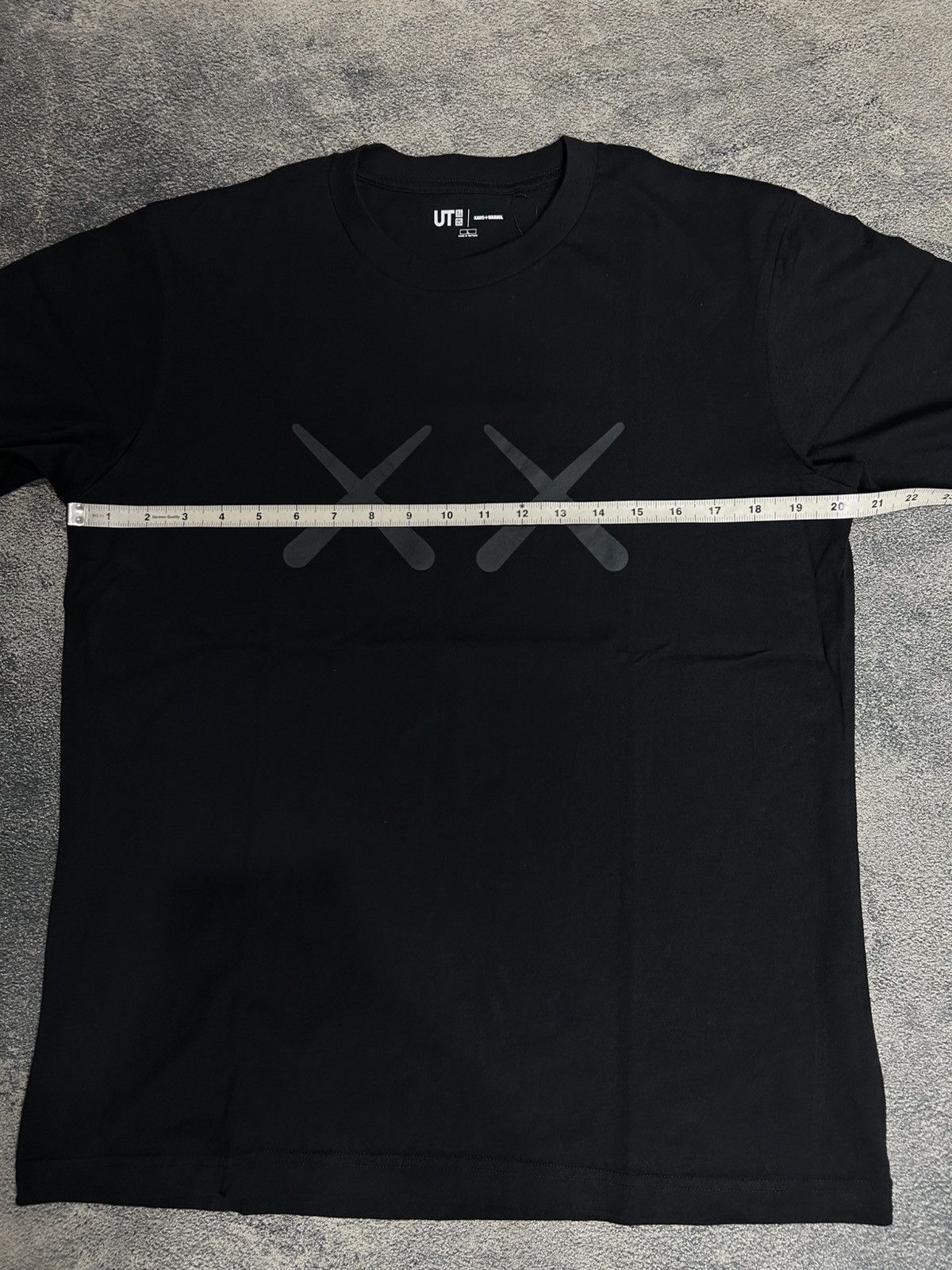 Andy Warhol × Kaws × Uniqlo UT X Kaws X Andy warhol TShirt Size US L / EU 52-54 / 3 - 9 Thumbnail