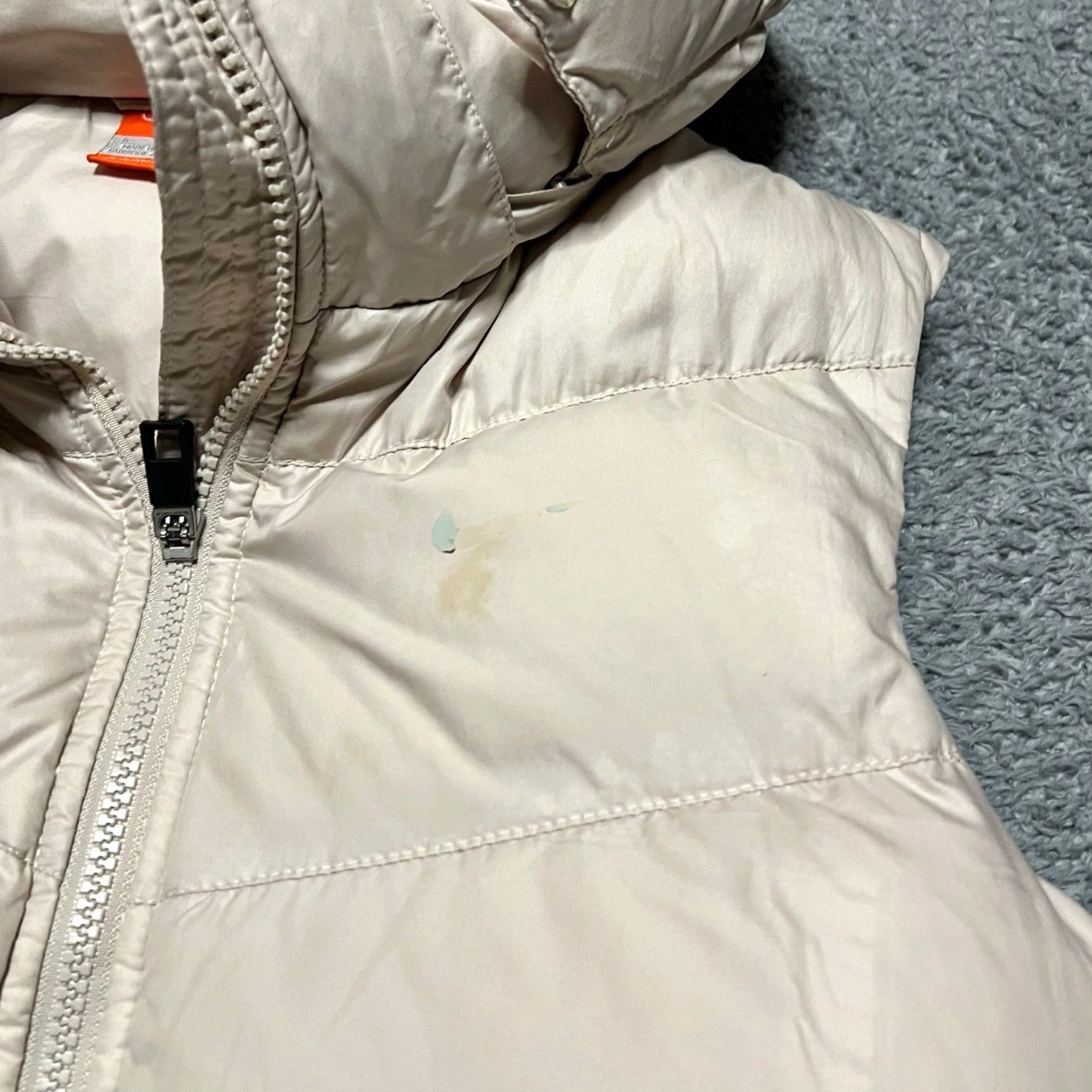 Nike Nike Vest Puffer Jacket Womens Small 550 Down Hooded Beige Cream Jacket Department Women Size S / US 4 / IT 40 - 2 Thumbnail