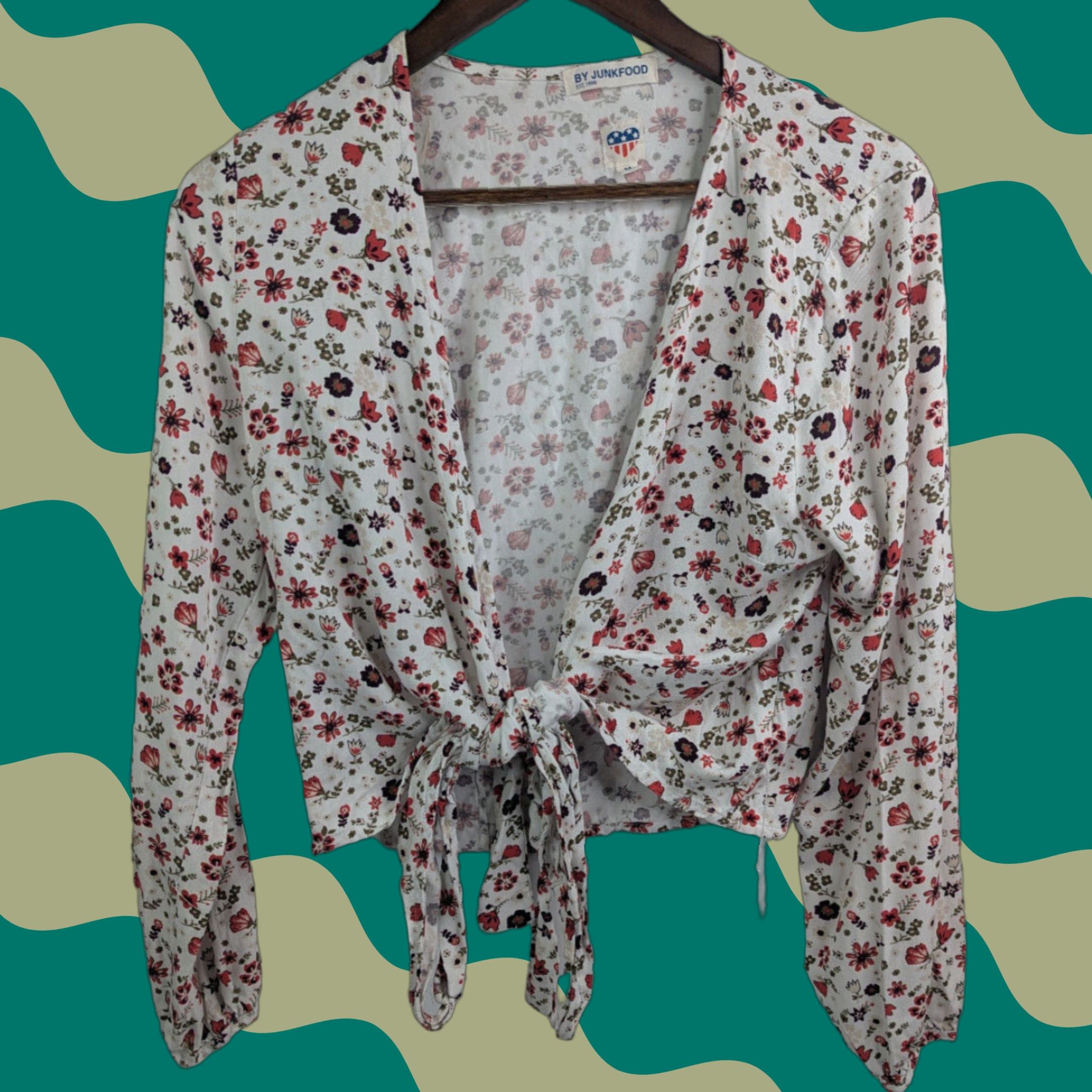 Junk Food Rock Junk Food Long Sleeve Crop Blouse Size M Tie Front Floral White/Red Womens Cropped Shirt Size M / US 6-8 / IT 42-44 - 1 Thumbnail