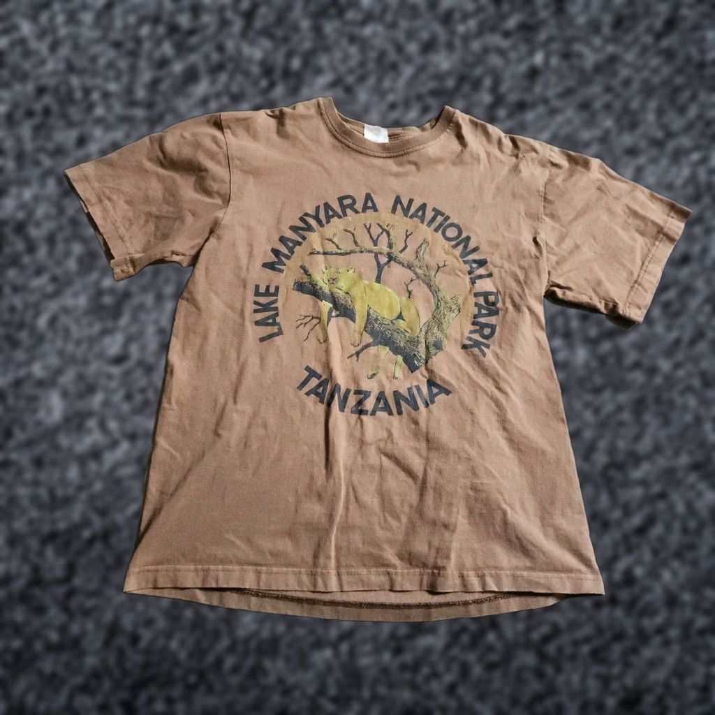Vintage VINTAGE 90s Mens M Tanzania Lake Manyara National Park Lion Travel T Shirt Size US M / EU 48-50 / 2 - 1 Thumbnail