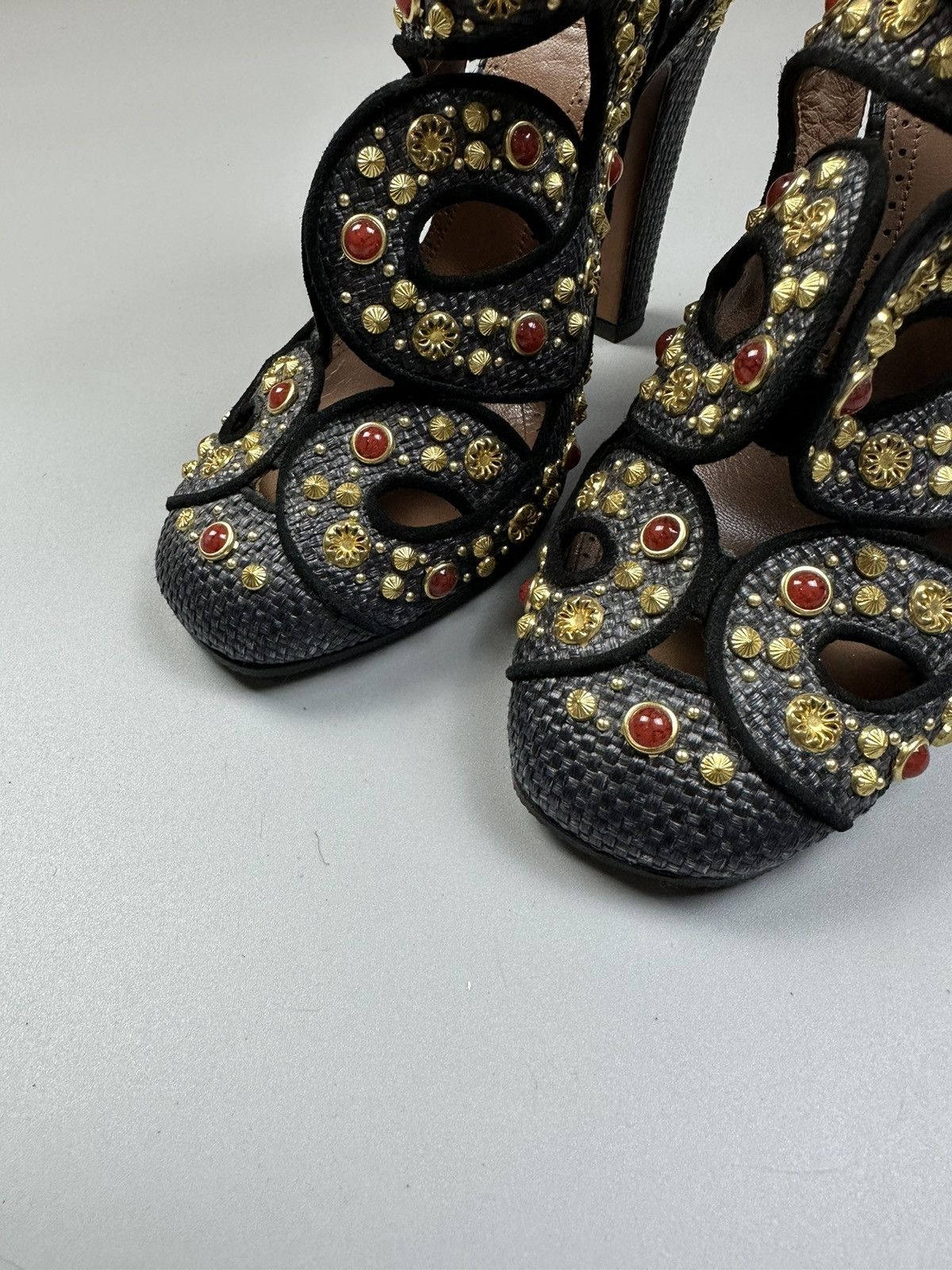 Alaia ALAIA STRAW PUMPS WITH STUDS APPLIED 12CM Size US 7 / IT 37 - 8 Thumbnail